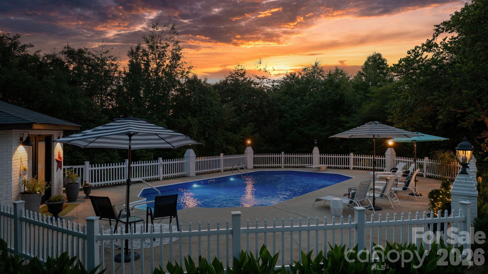 1314 Shirebourn Drive — Hickory