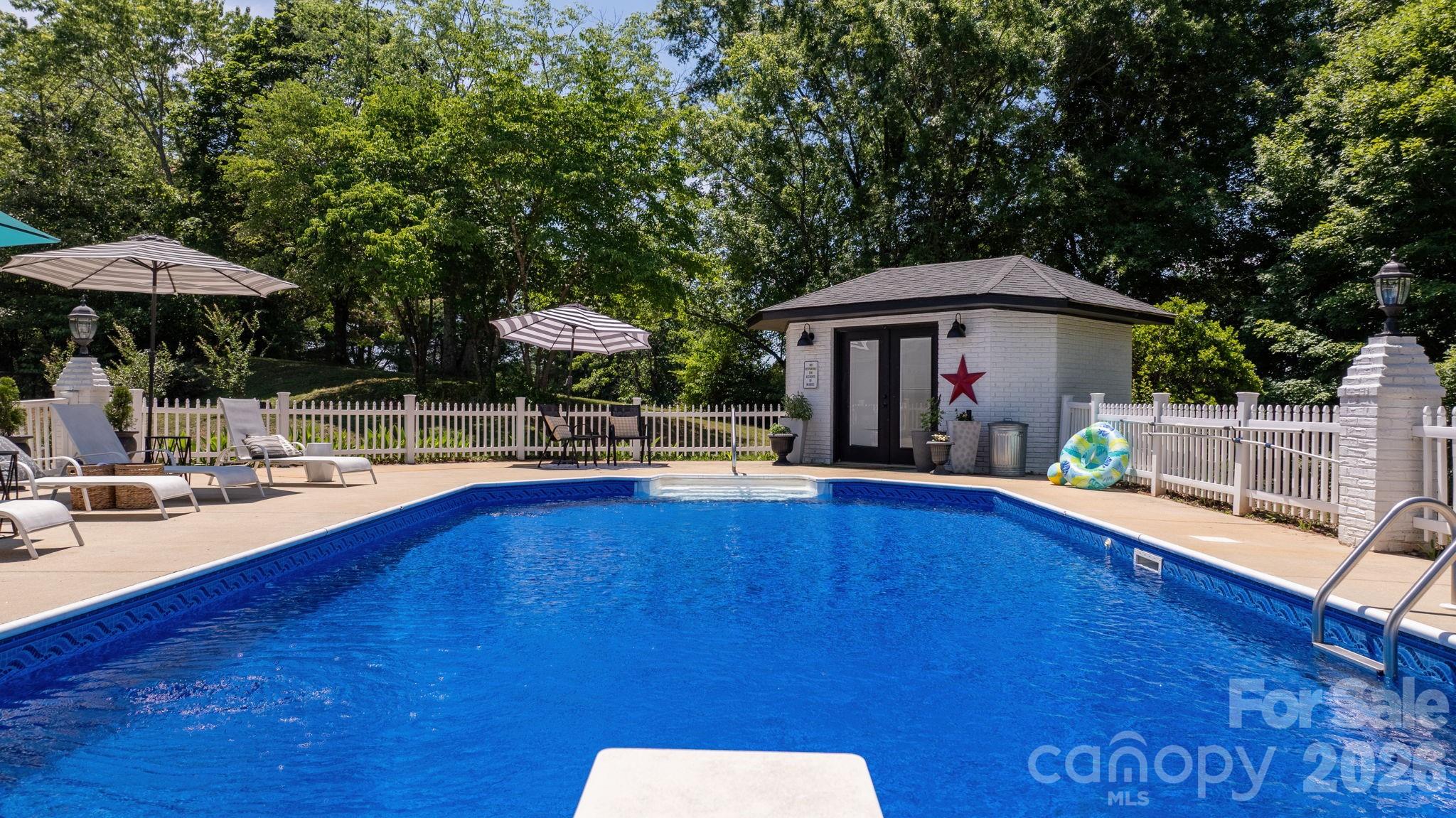 1314 Shirebourn Drive — Hickory