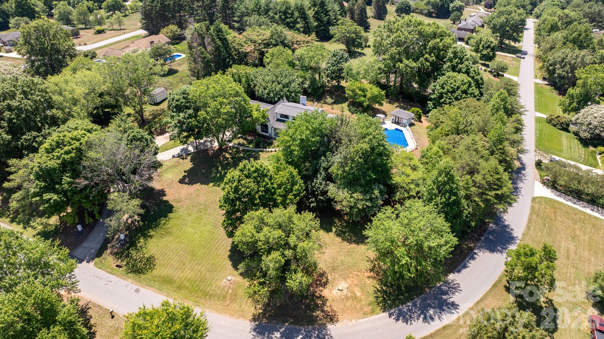 1314 Shirebourn Drive — Hickory