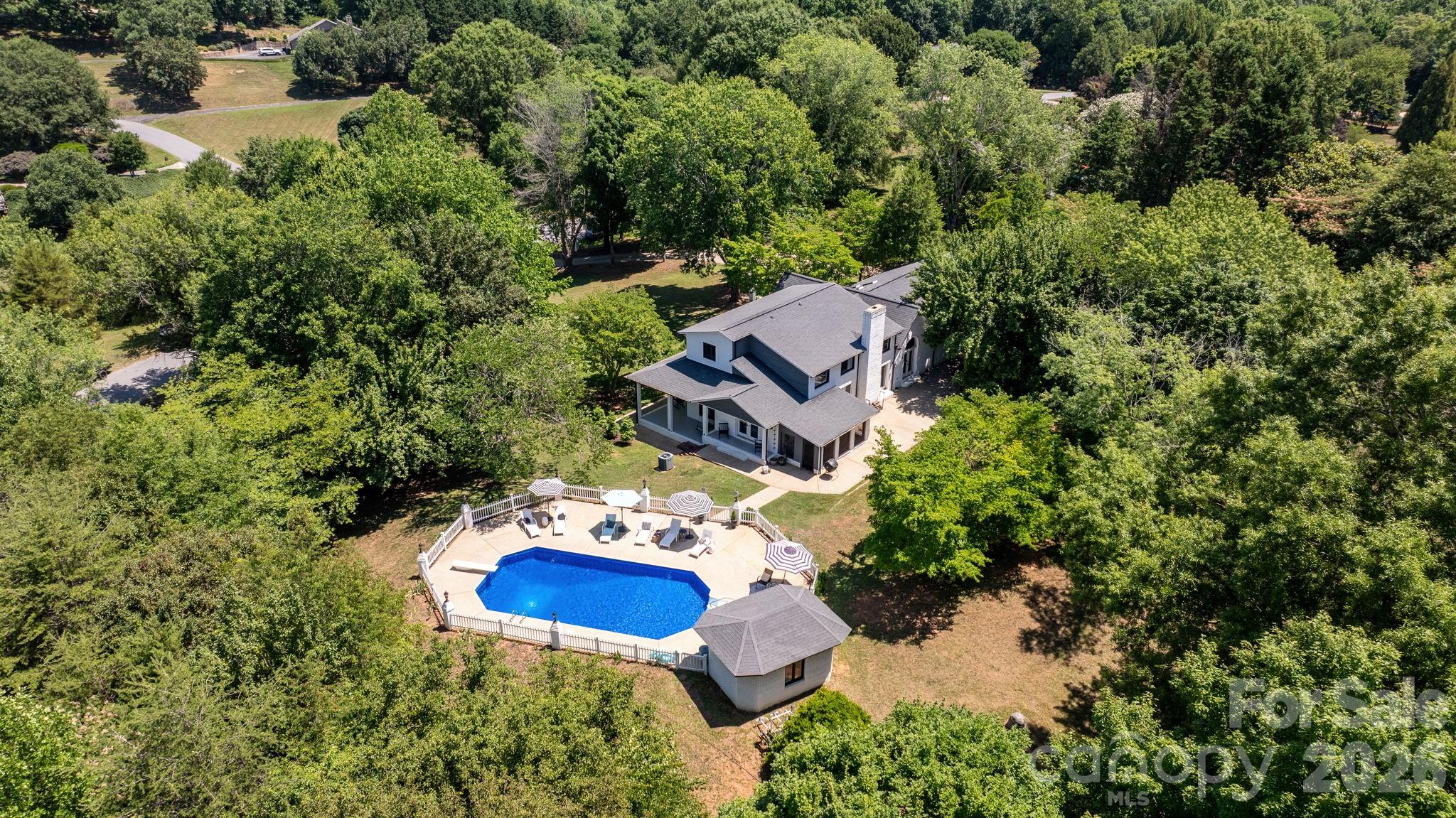 1314 Shirebourn Drive — Hickory