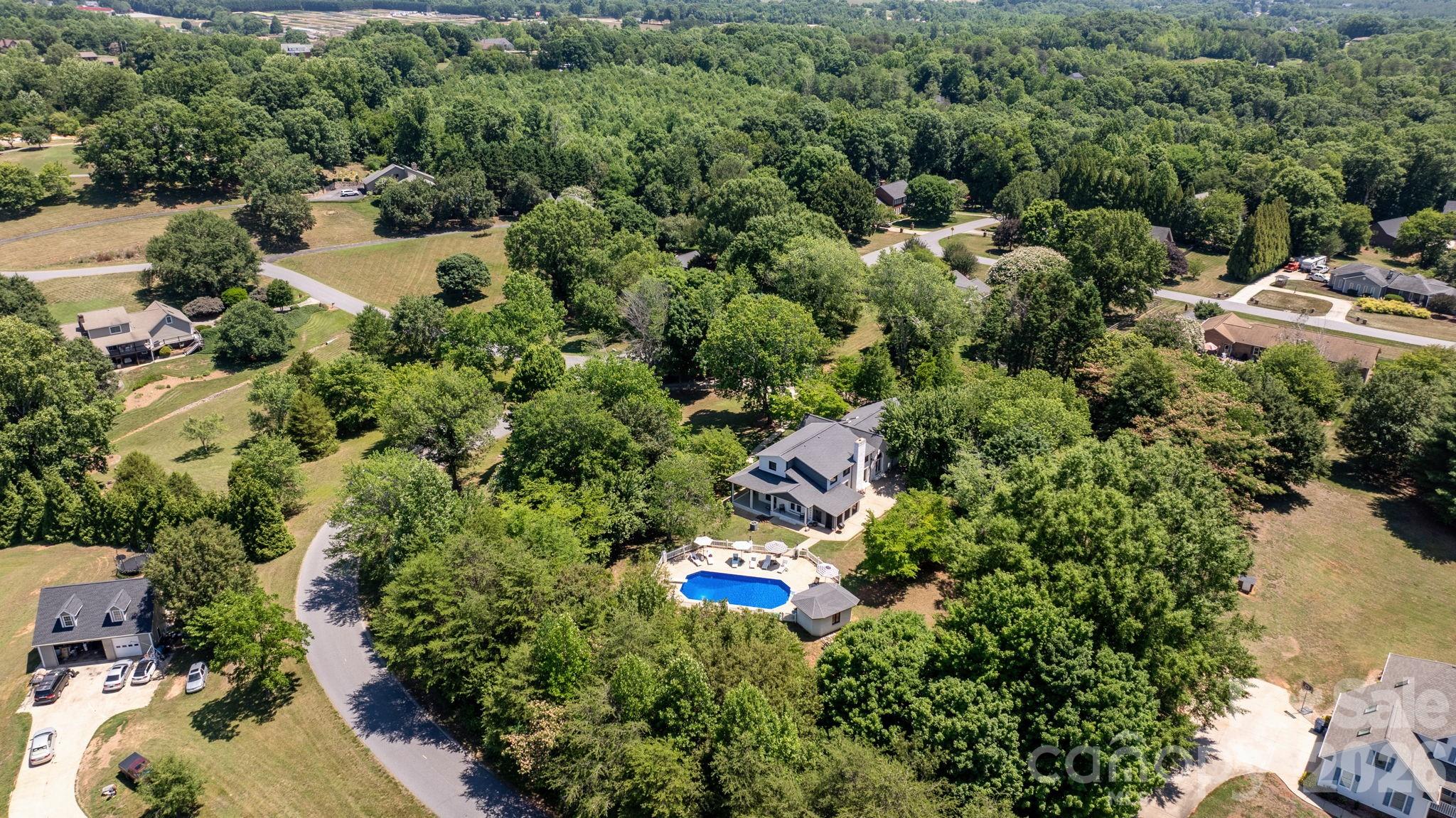 1314 Shirebourn Drive — Hickory