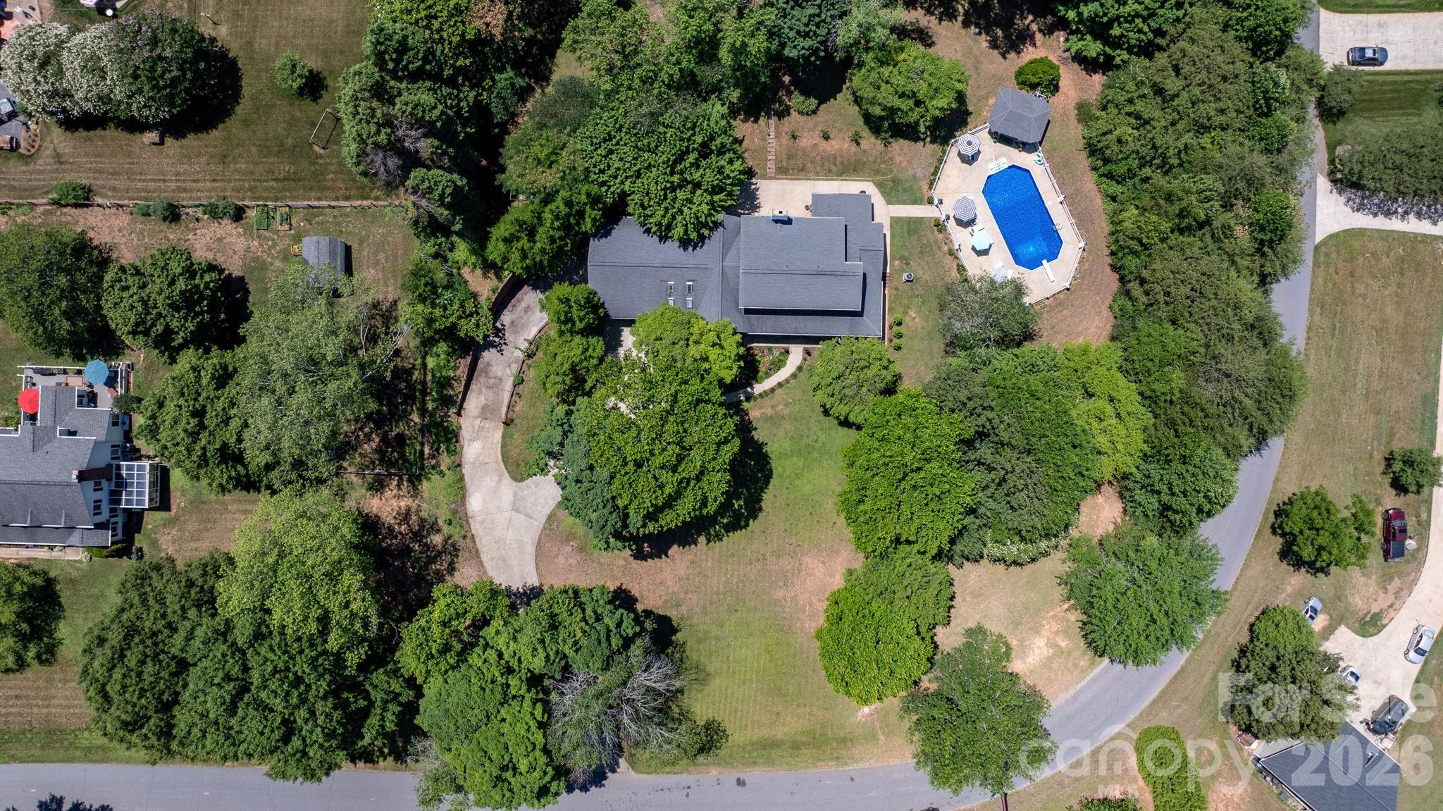 1314 Shirebourn Drive — Hickory