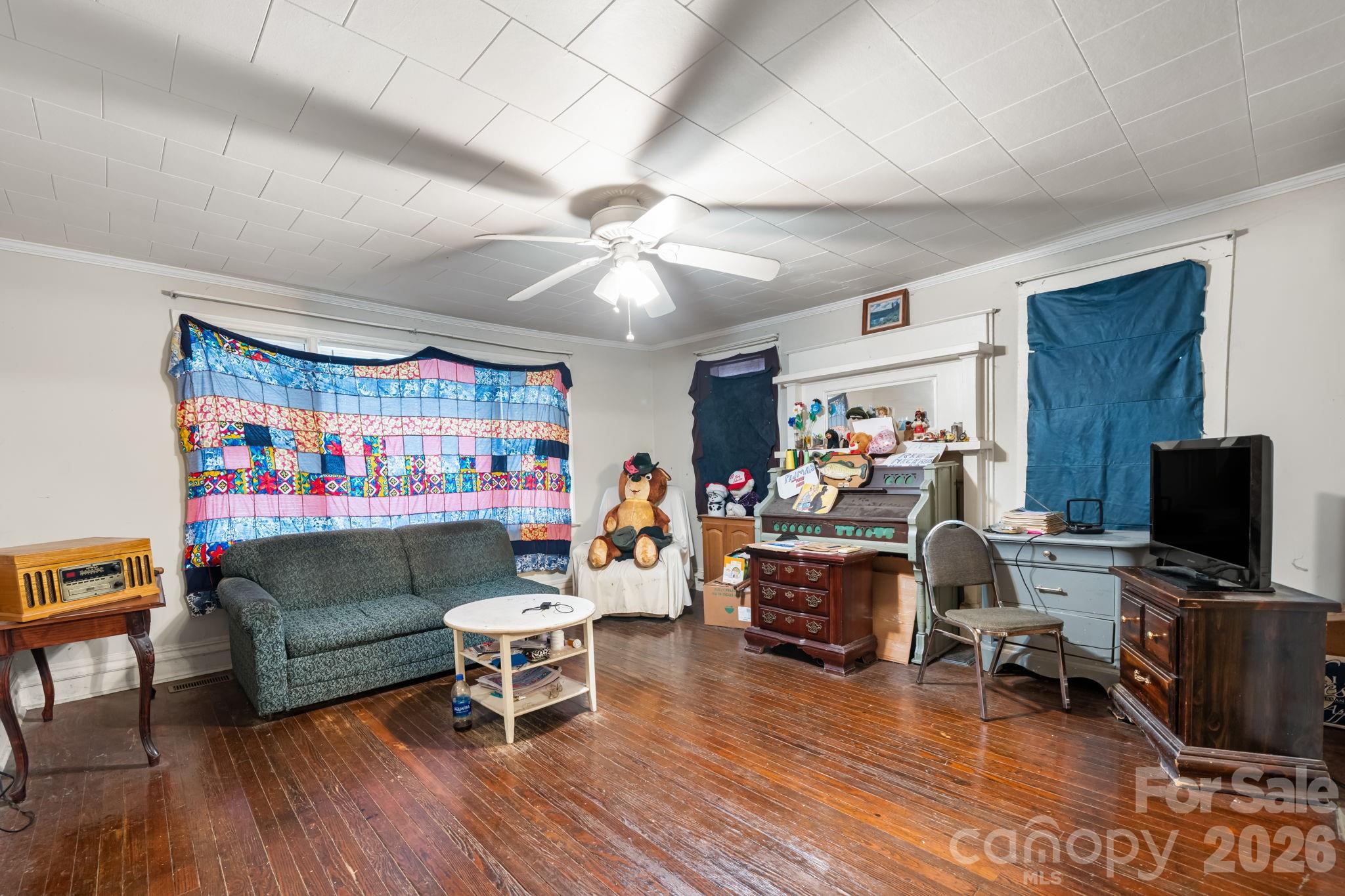 1311 N College Avenue — Newton