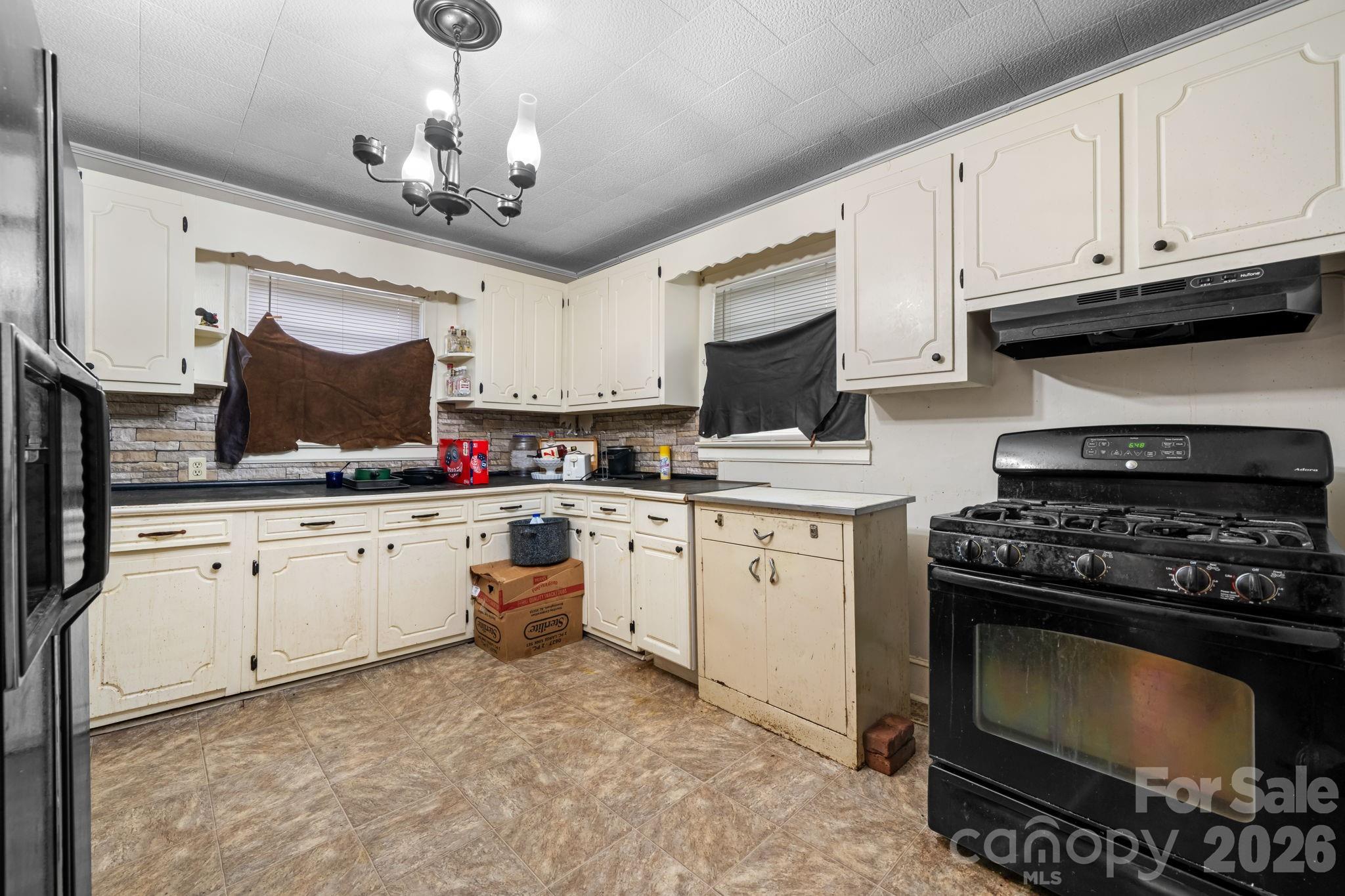 1311 N College Avenue — Newton