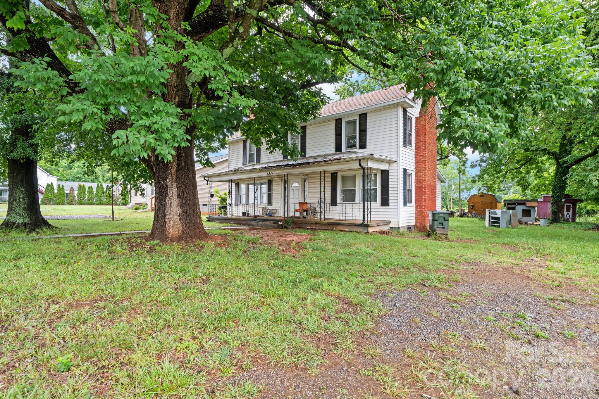 1311 N College Avenue — Newton