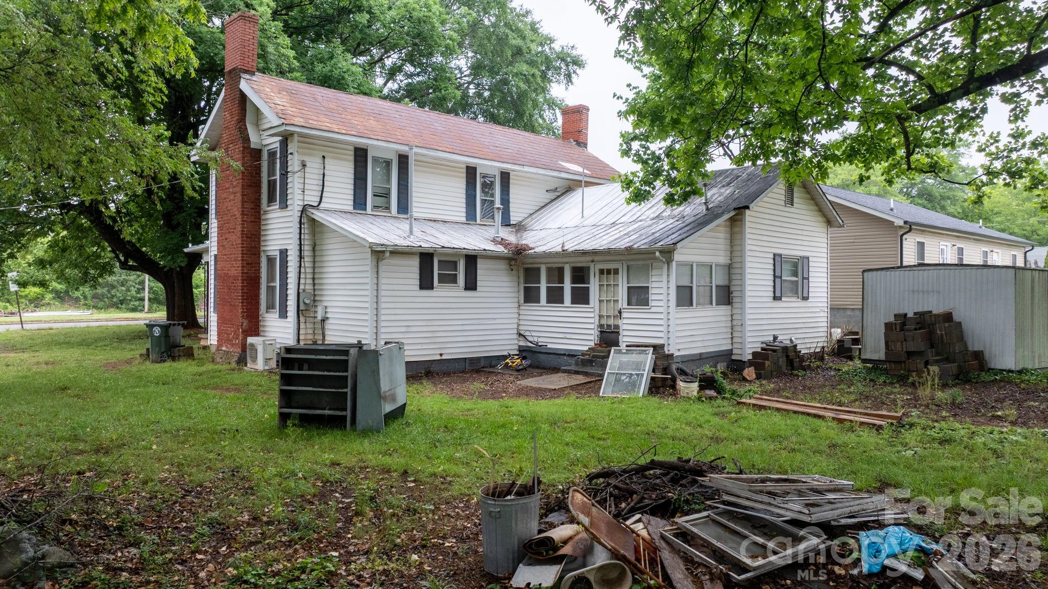 1311 N College Avenue — Newton