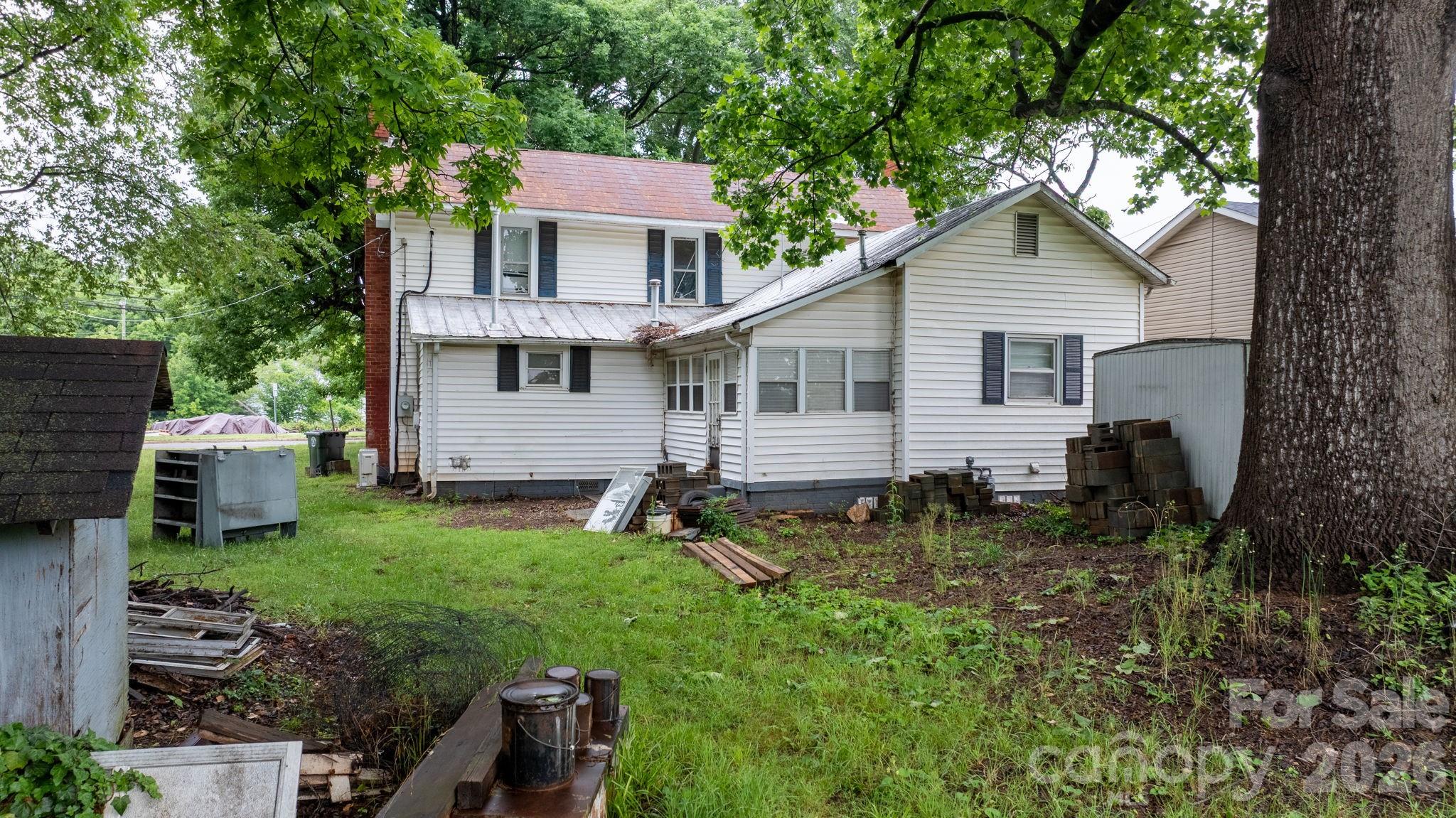 1311 N College Avenue — Newton