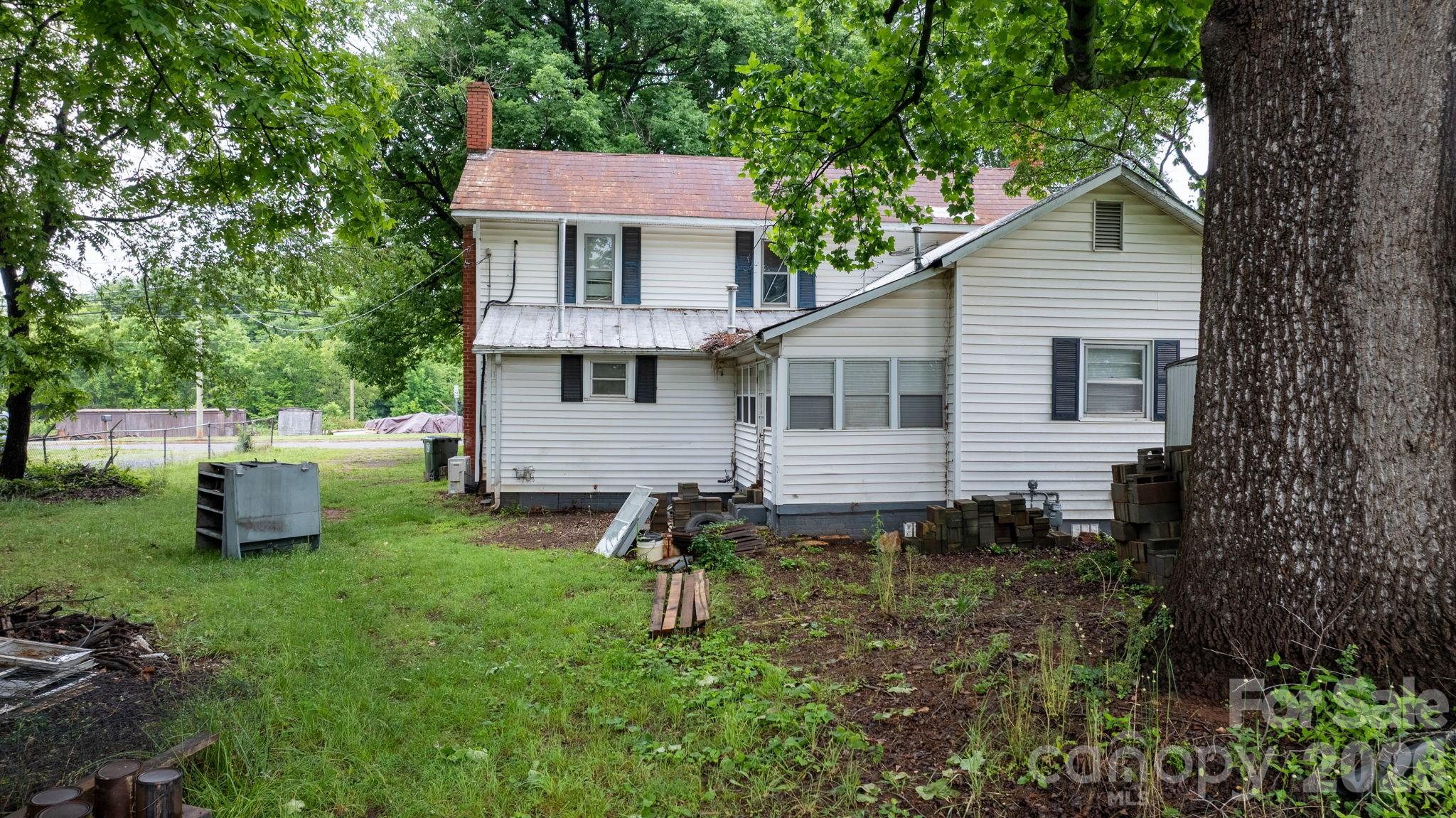 1311 N College Avenue — Newton