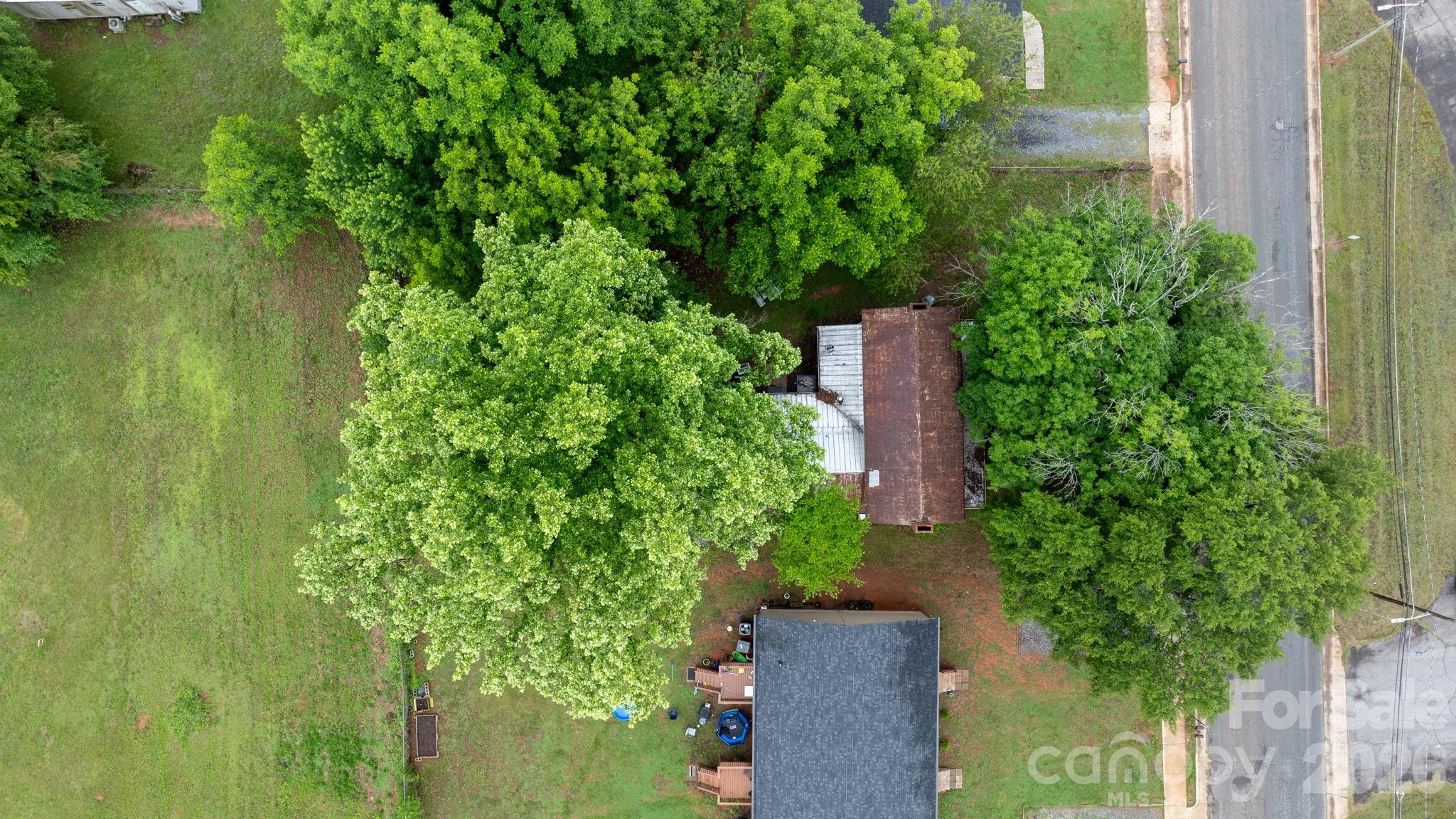1311 N College Avenue — Newton