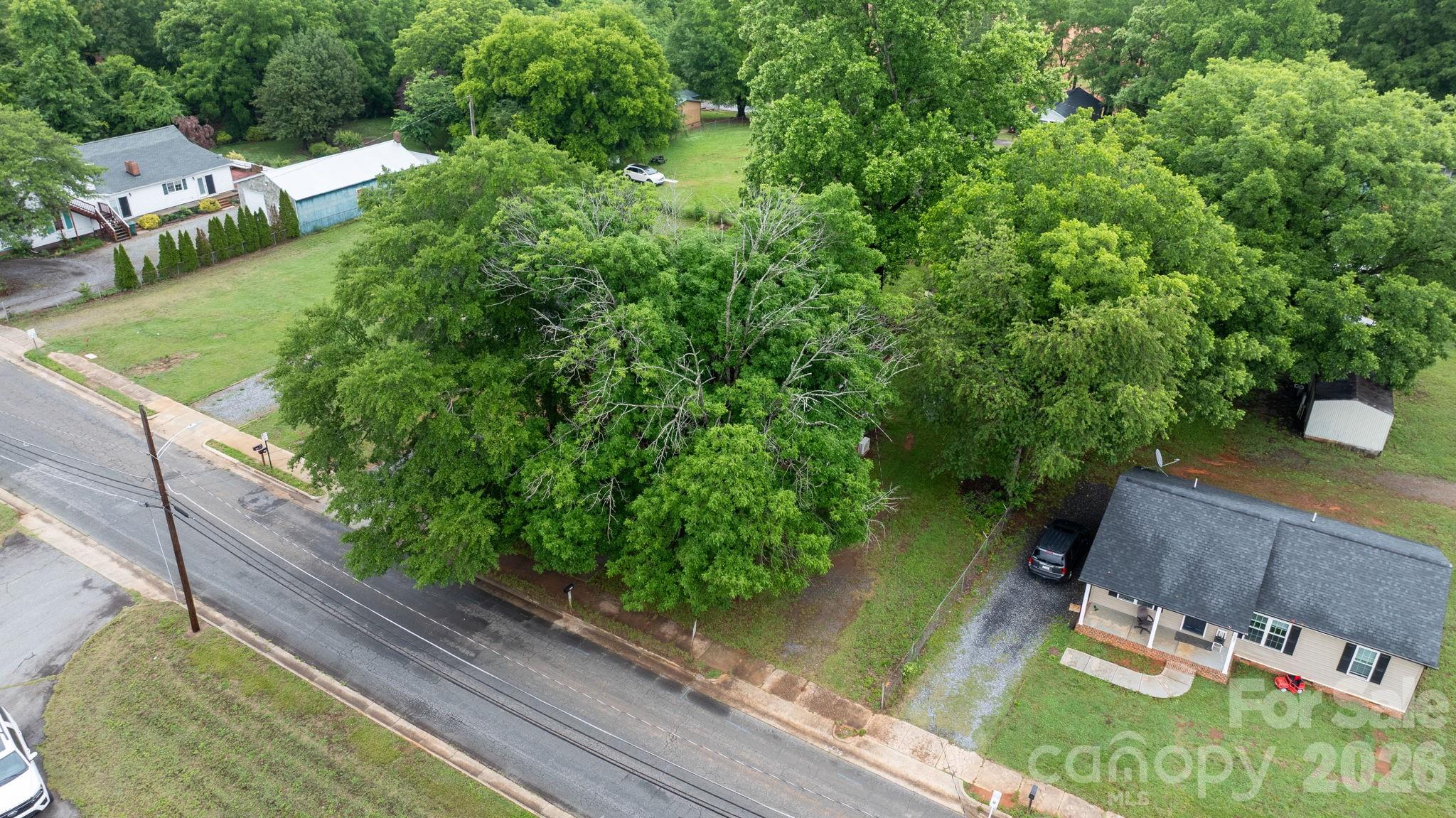 1311 N College Avenue — Newton
