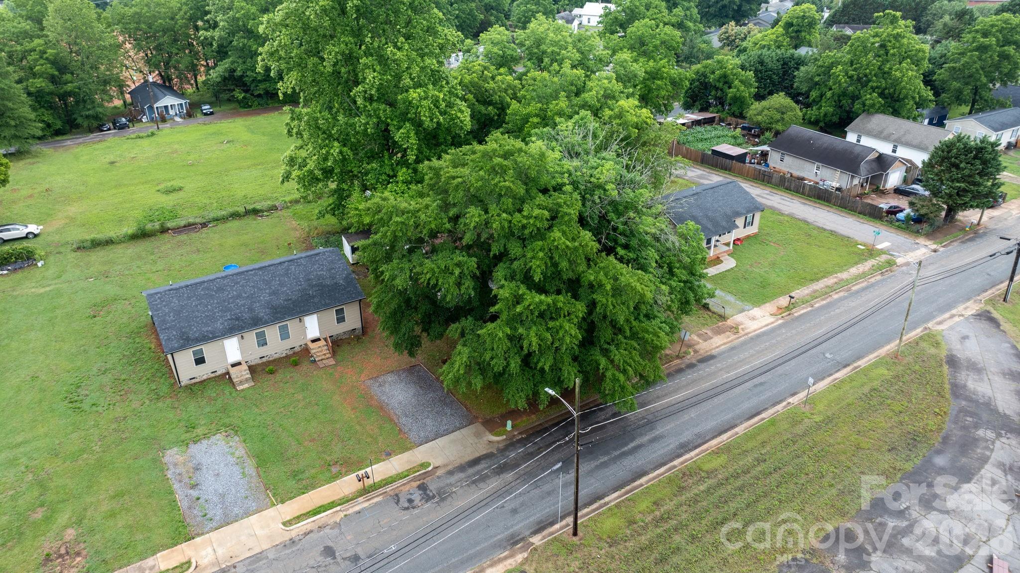 1311 N College Avenue — Newton