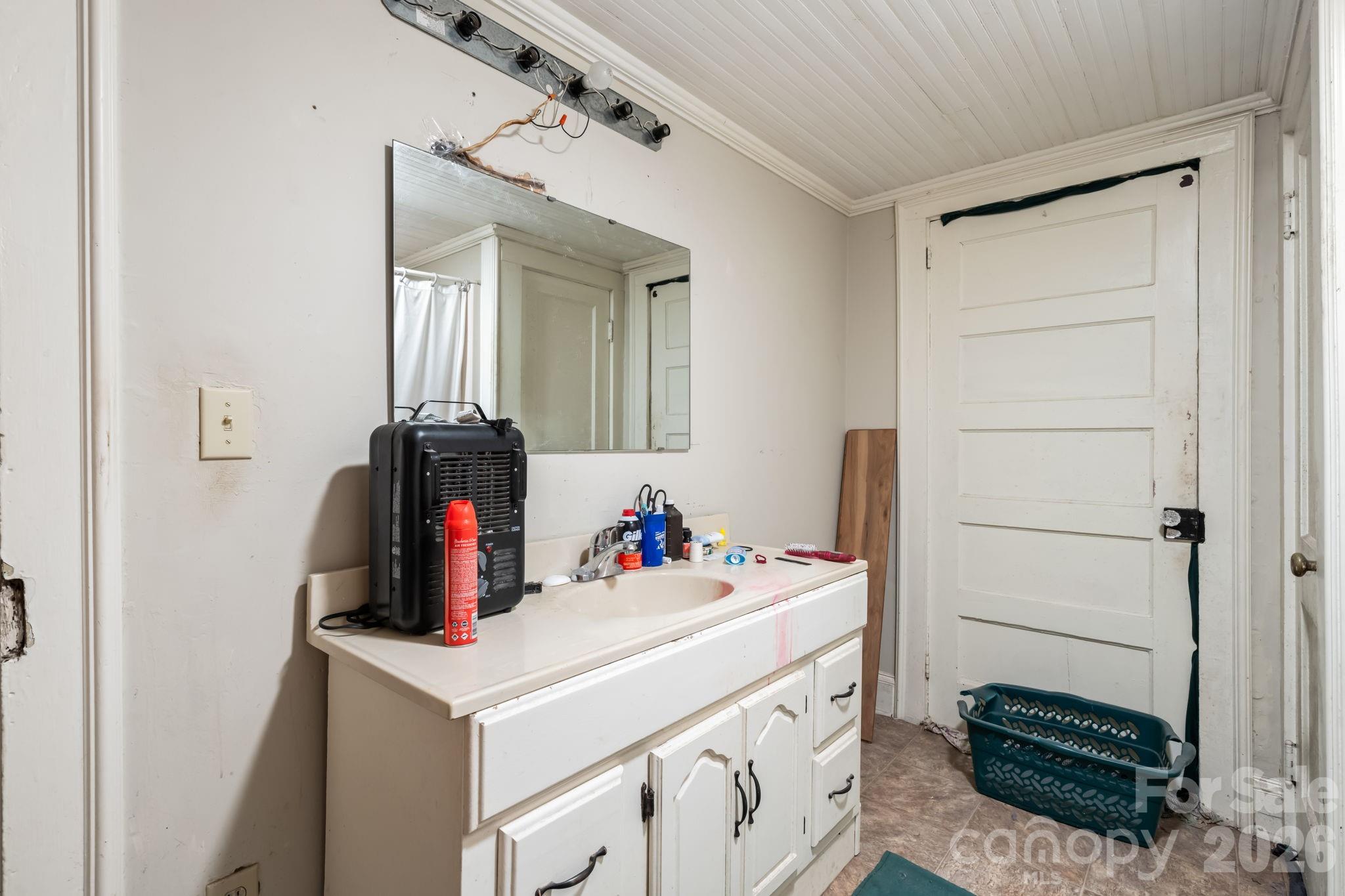 1311 N College Avenue — Newton