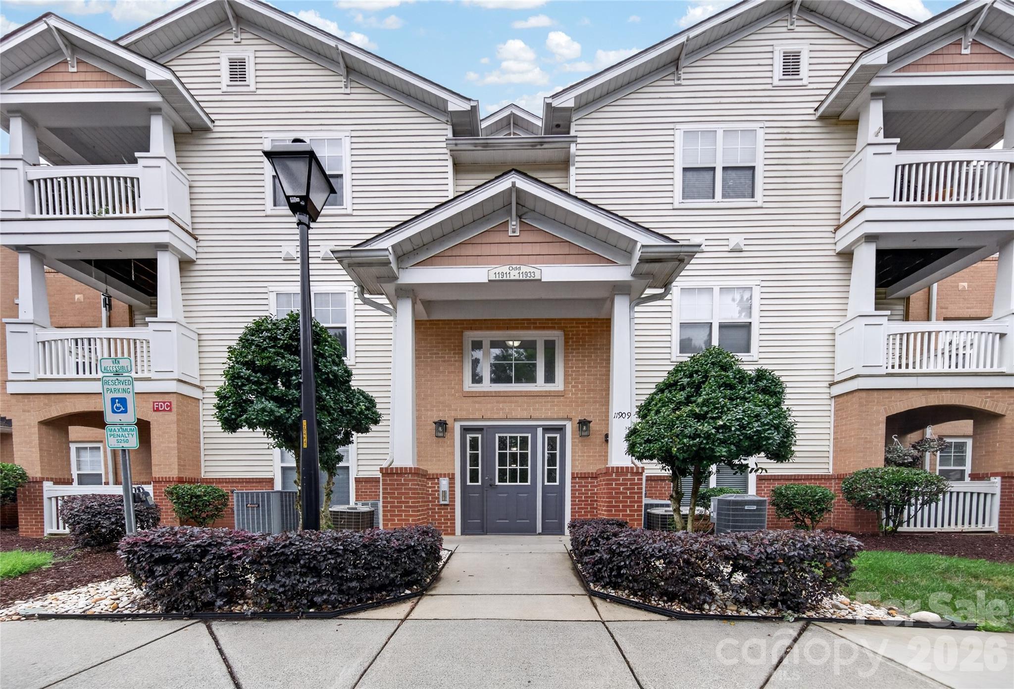 11921 Ridgeway Park Drive — Charlotte