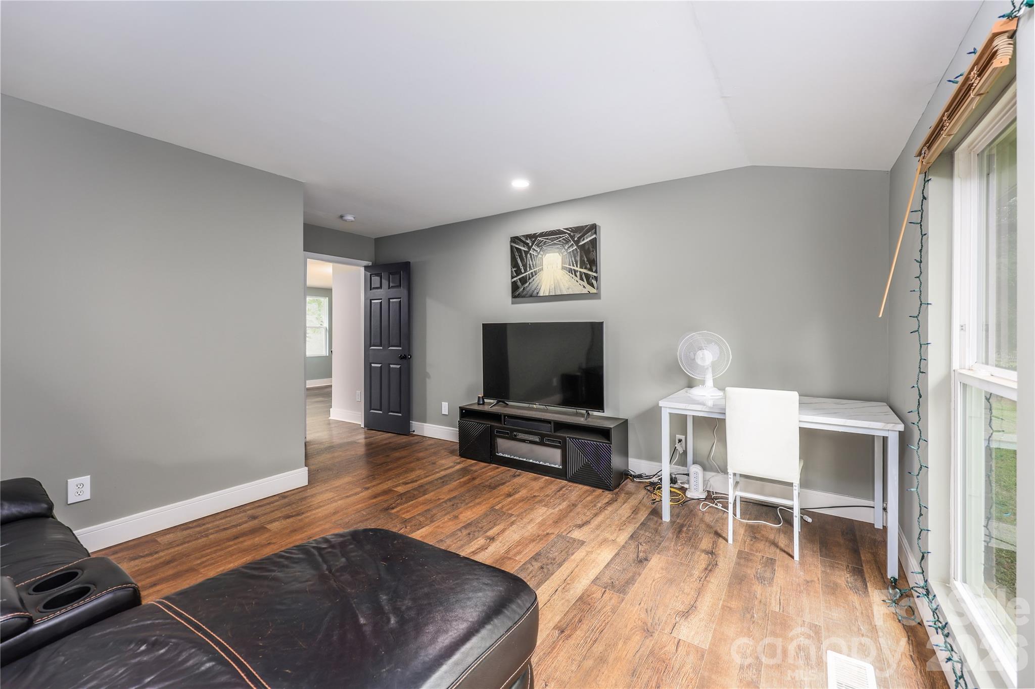 2276 Cid Road — Lexington