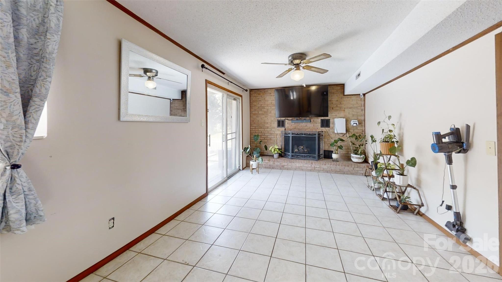 1984 Crestdale Lane — Newton