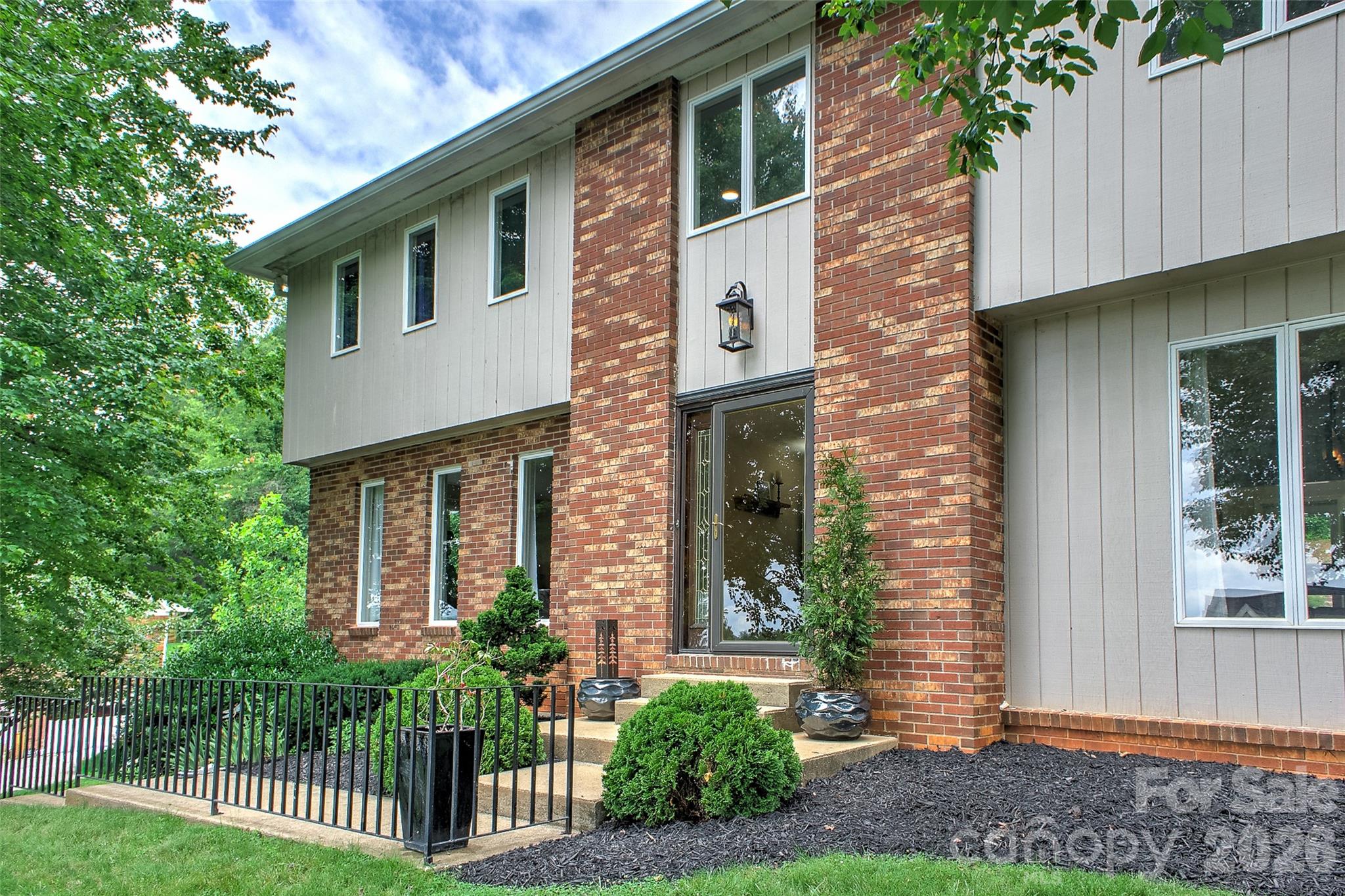 53 Braddock Way — Asheville