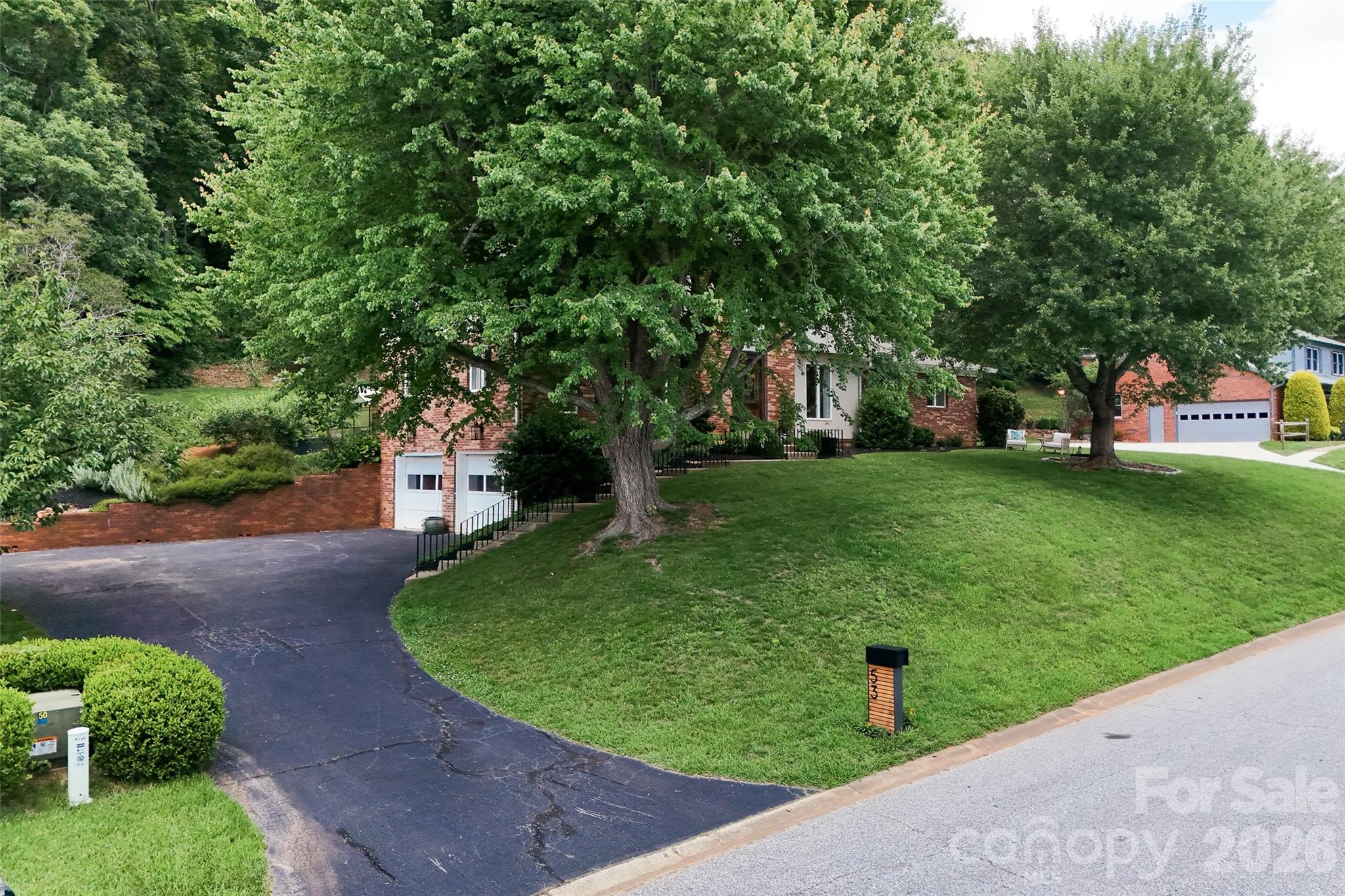 53 Braddock Way — Asheville