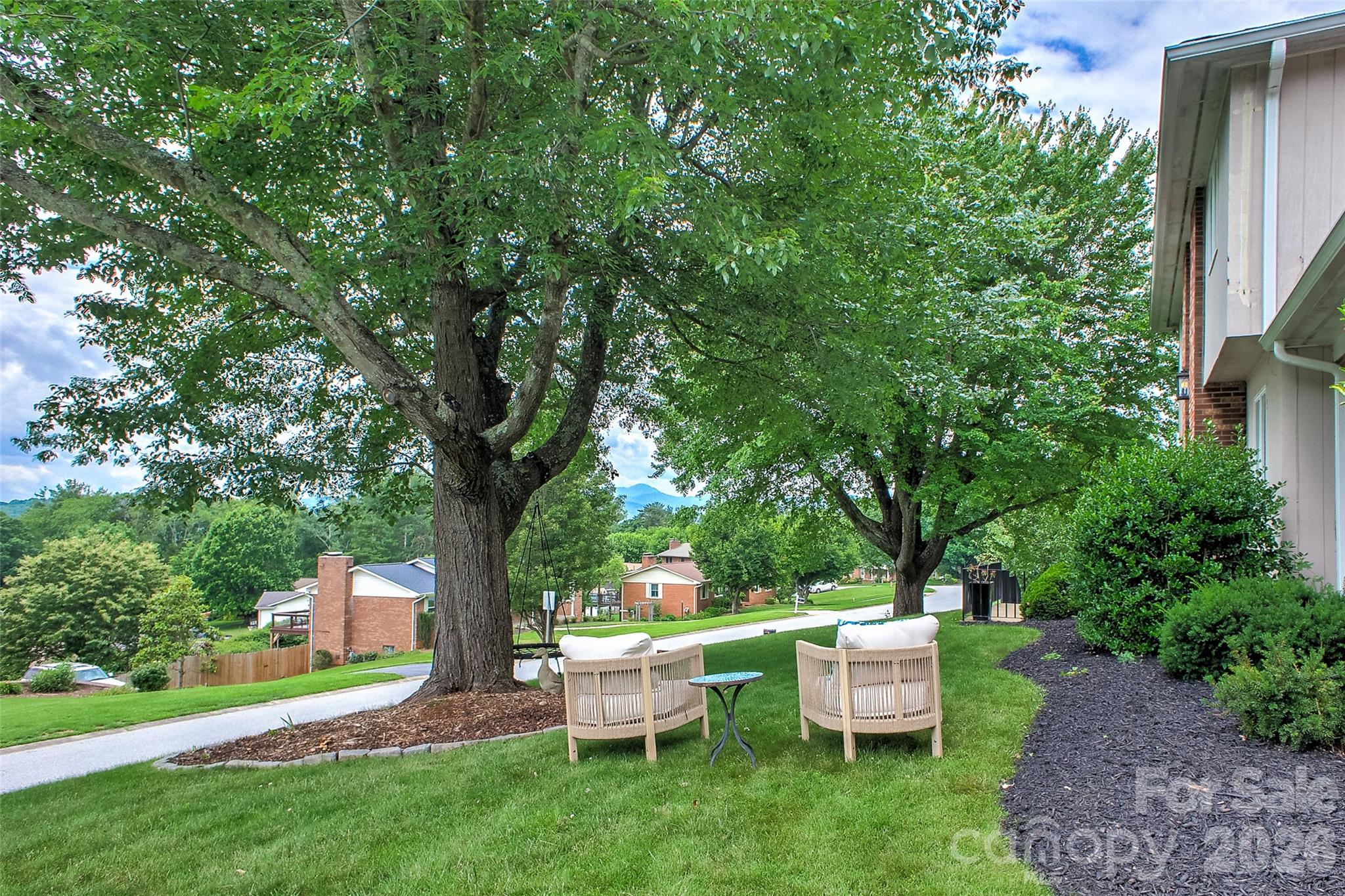 53 Braddock Way — Asheville