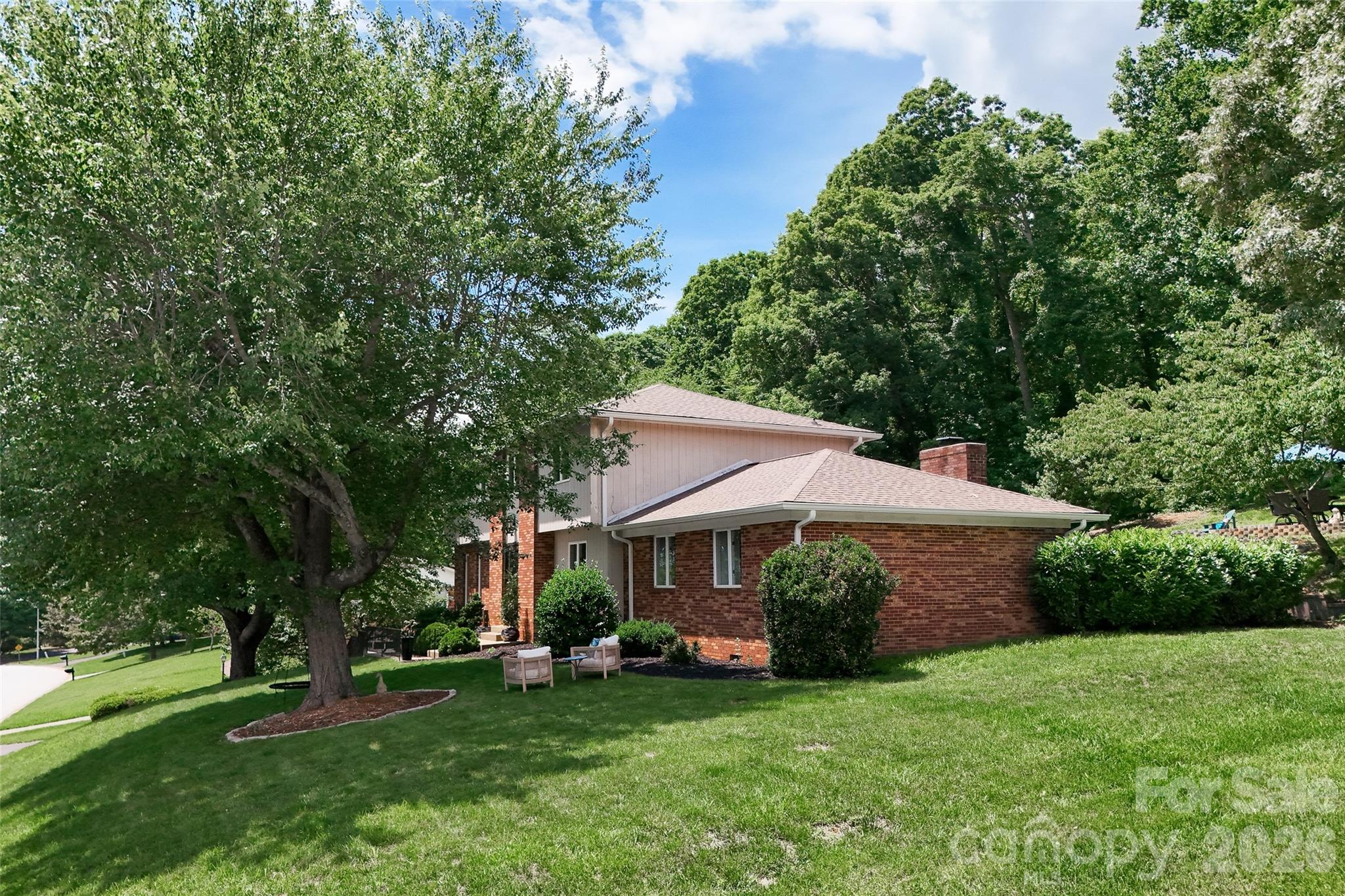 53 Braddock Way — Asheville