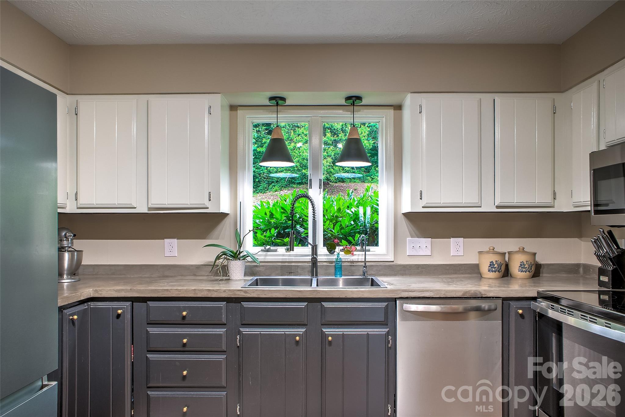 53 Braddock Way — Asheville
