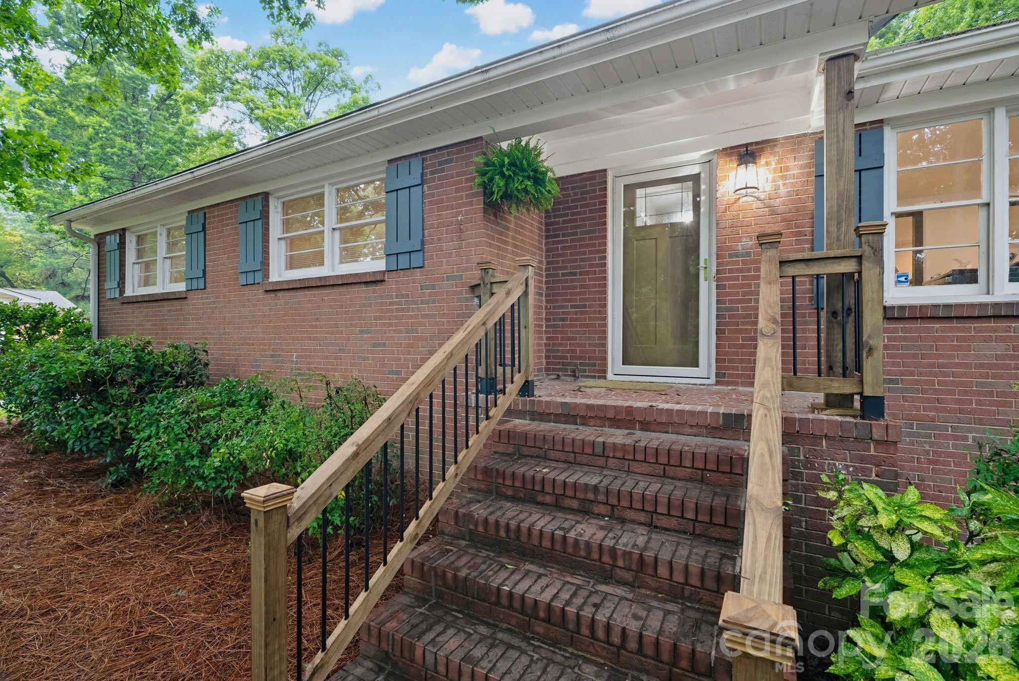 1623 Lumarka Drive — Charlotte