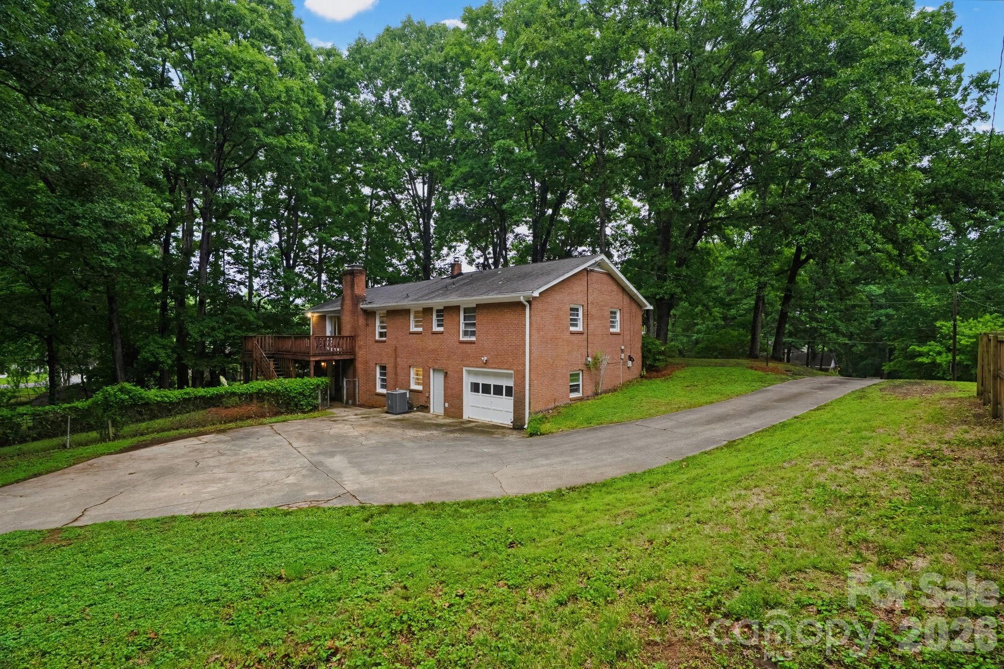 1623 Lumarka Drive — Charlotte