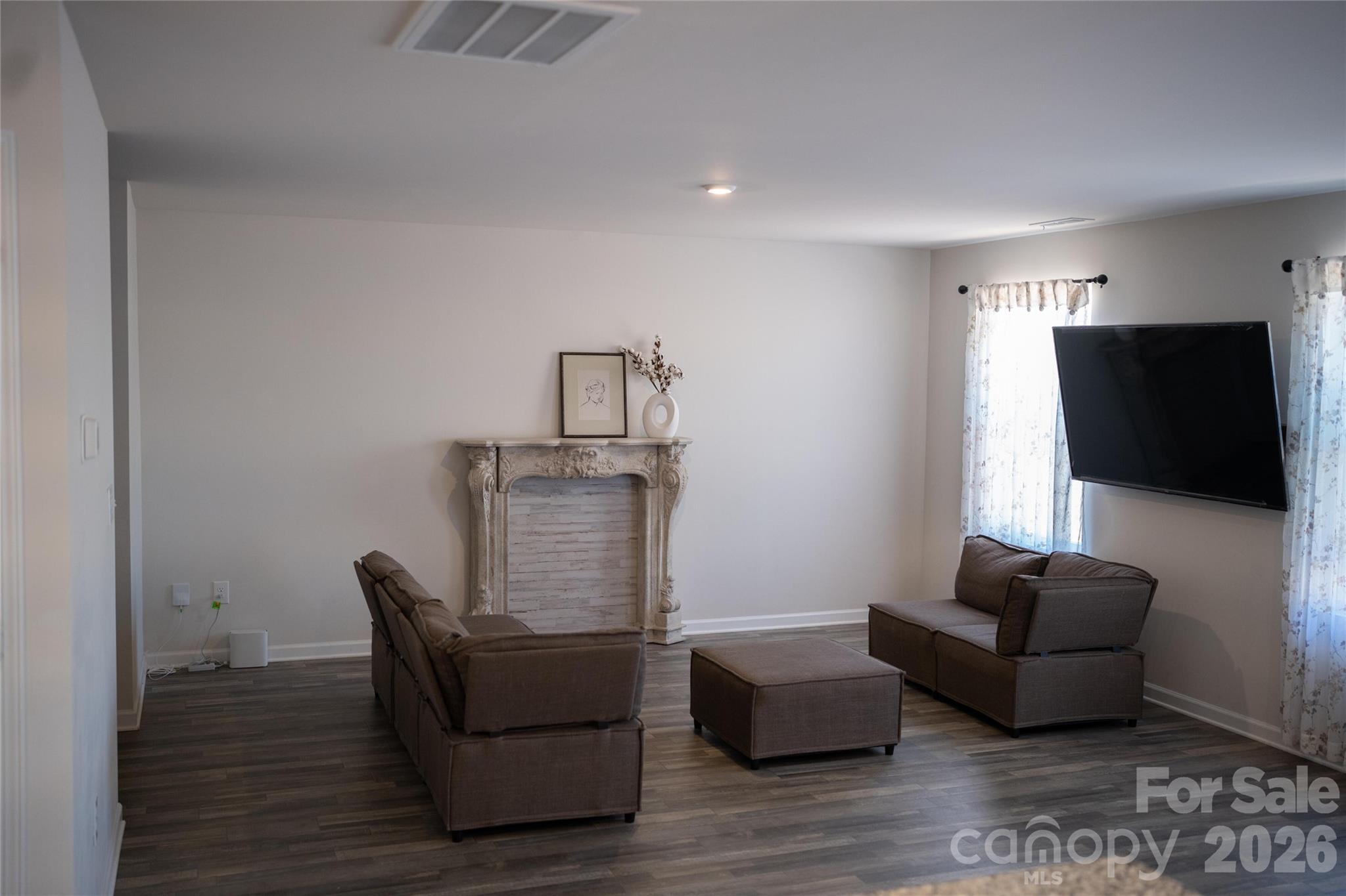 1563 Catskill Way — Newton