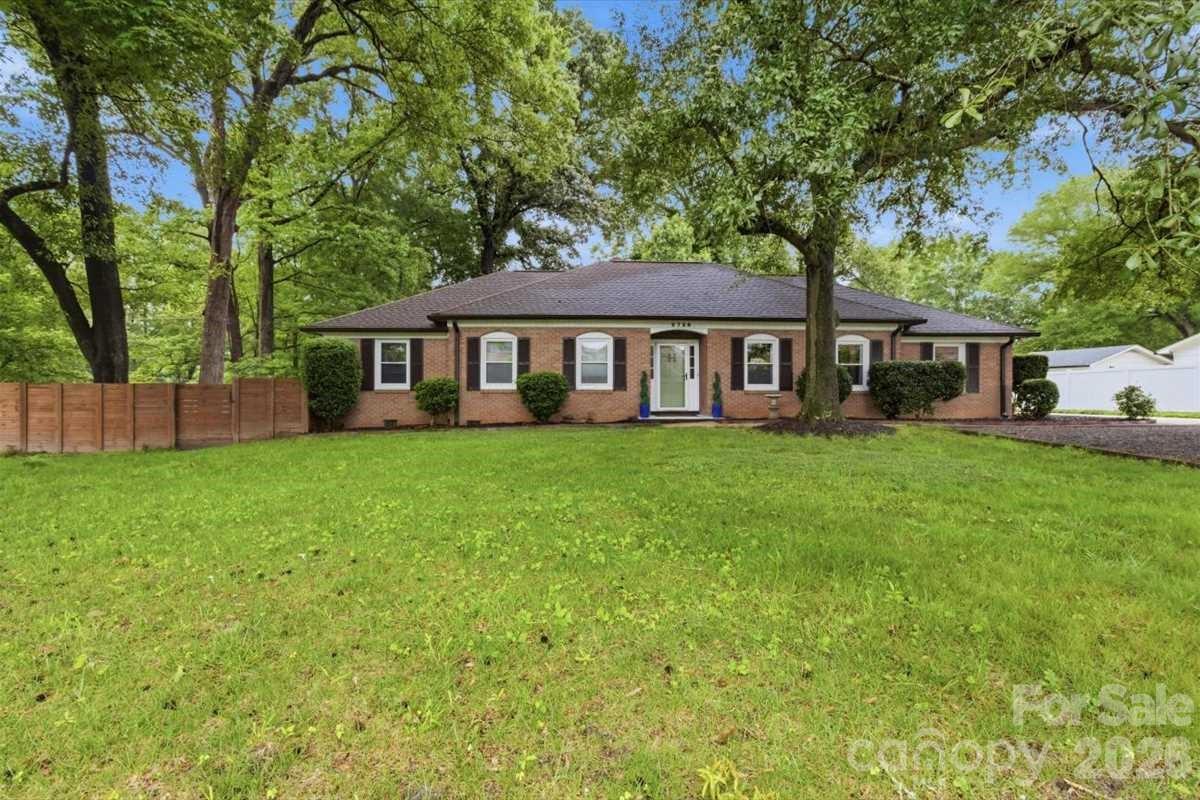 2728 India Hook Road — Rock Hill