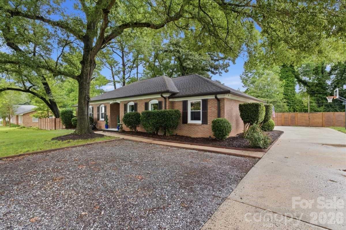 2728 India Hook Road — Rock Hill
