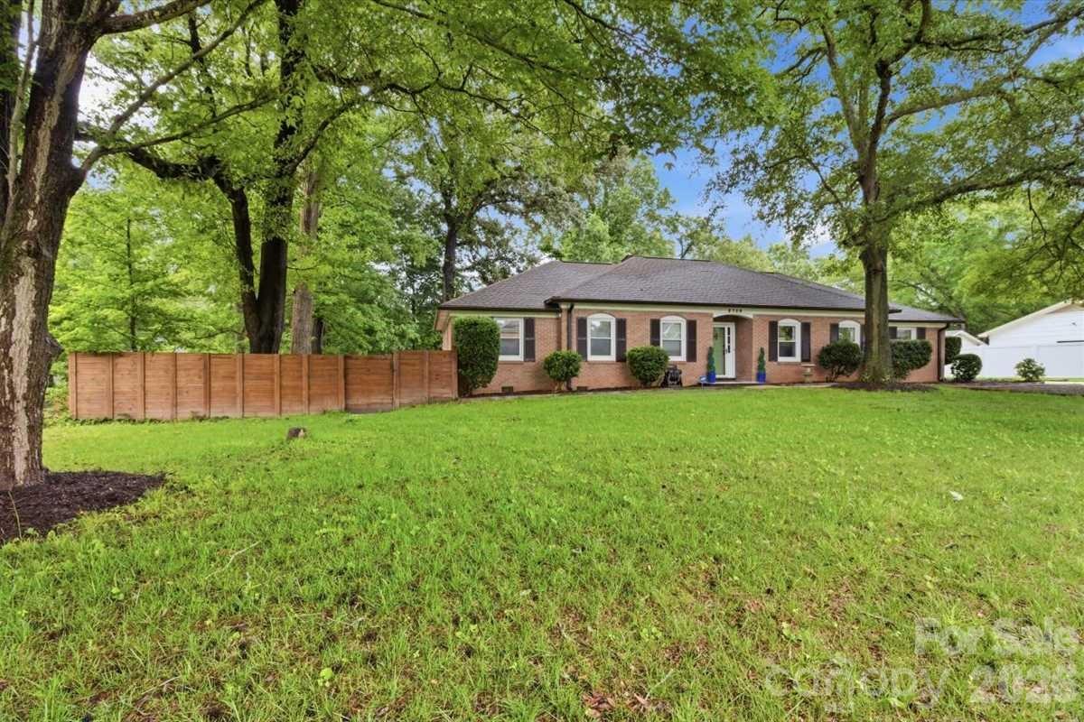 2728 India Hook Road — Rock Hill