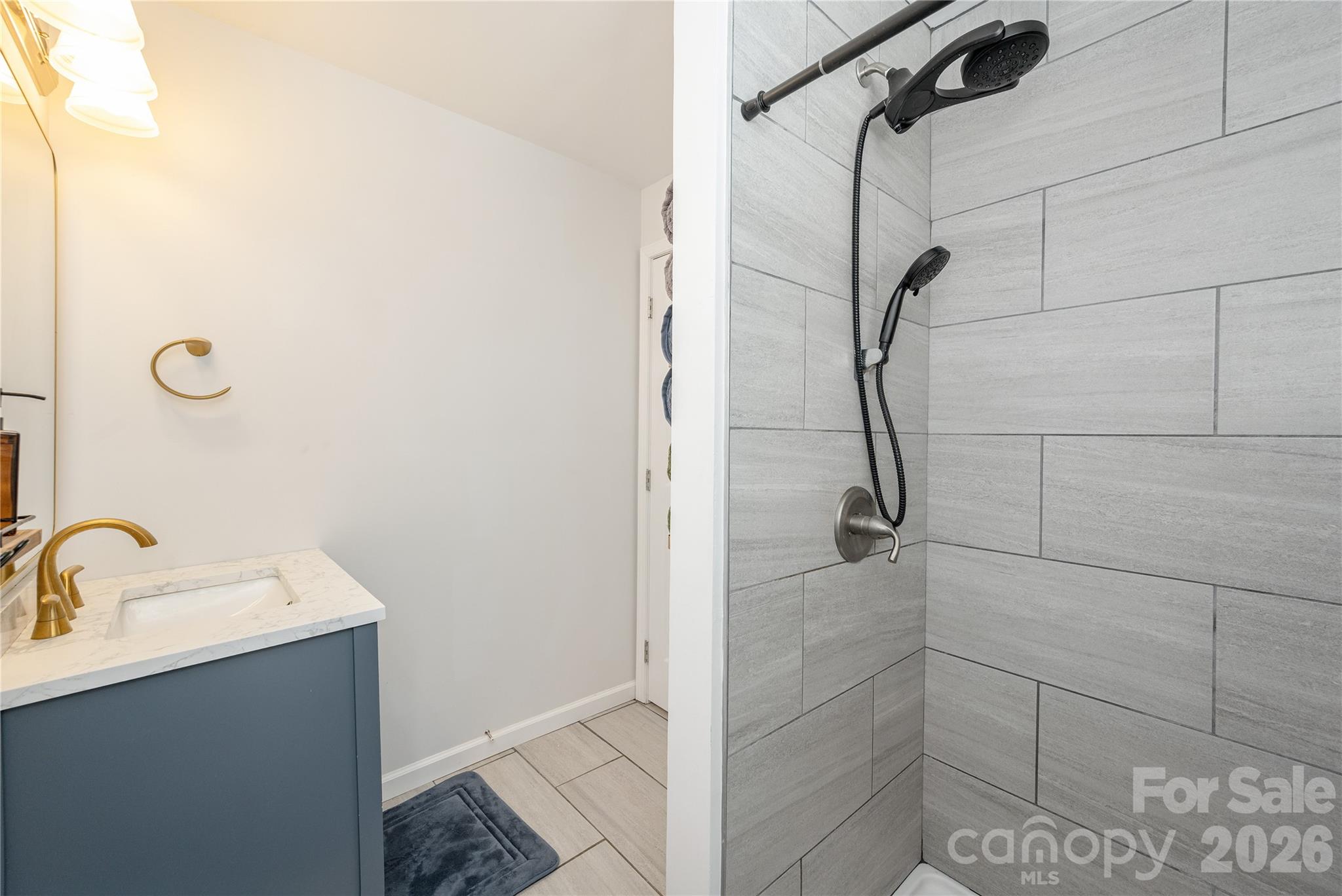 40 Dove Haven Lane — Hendersonville