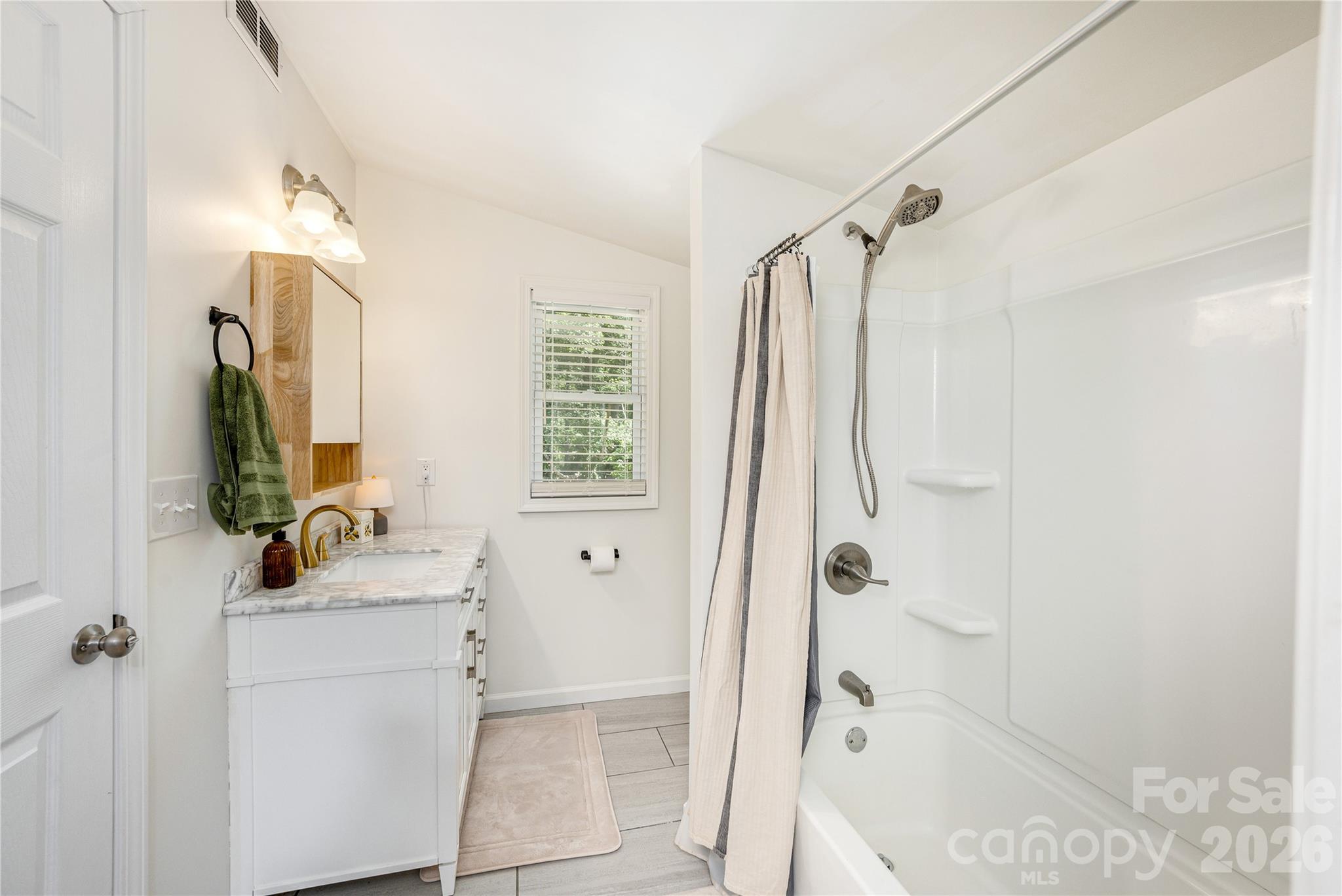 40 Dove Haven Lane — Hendersonville