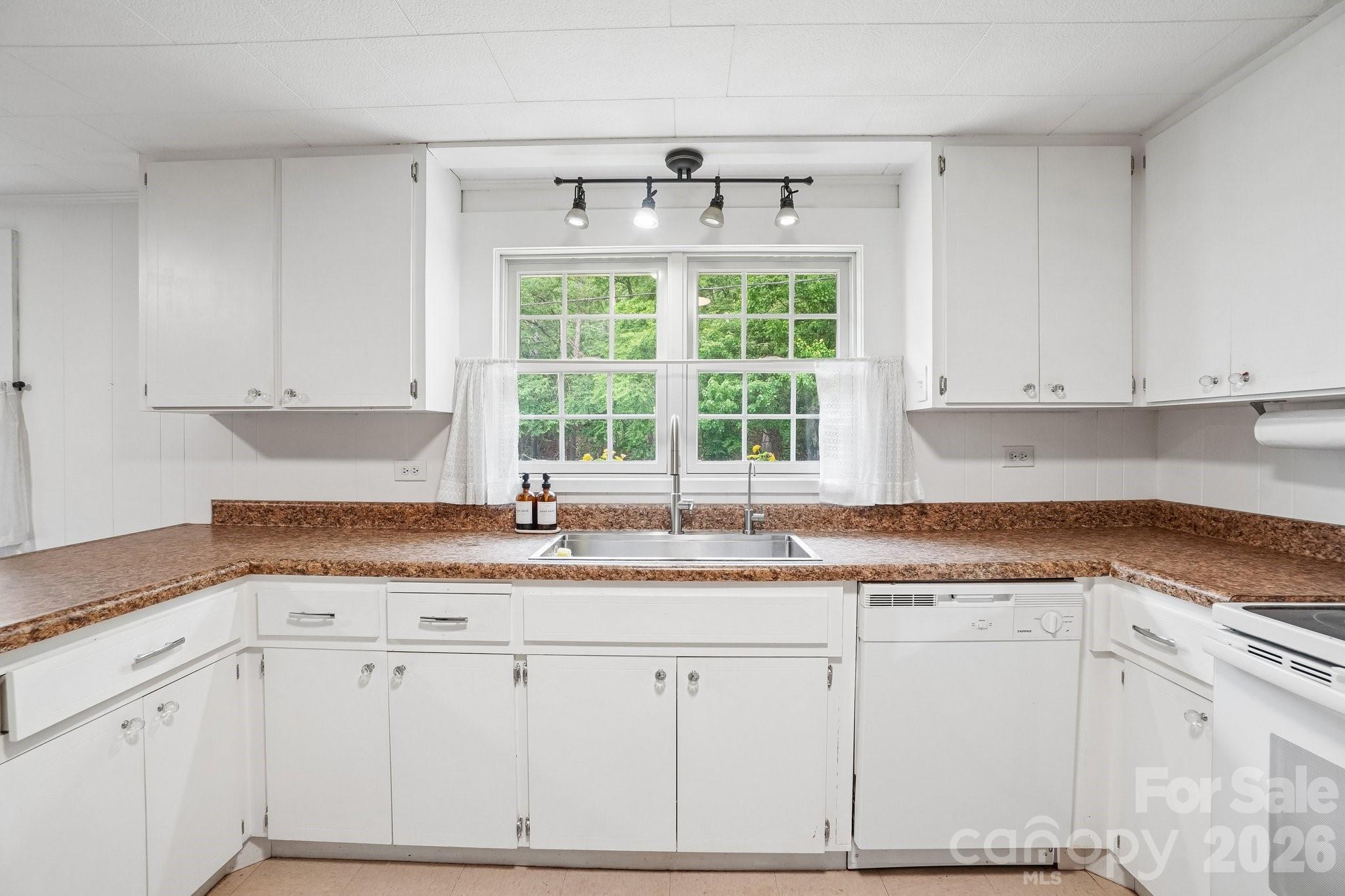 434 Dovers Branch Road — Burnsville