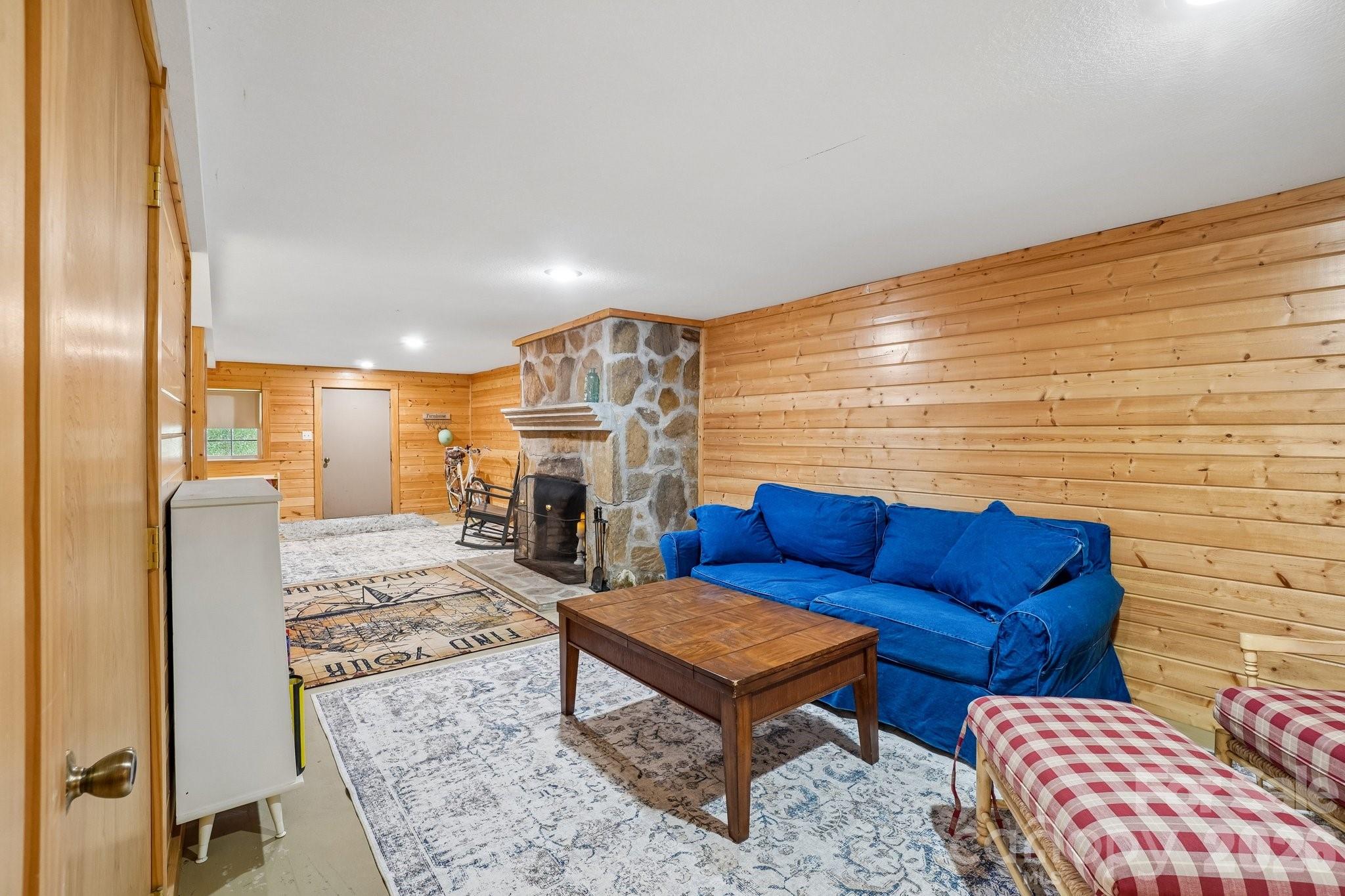 434 Dovers Branch Road — Burnsville