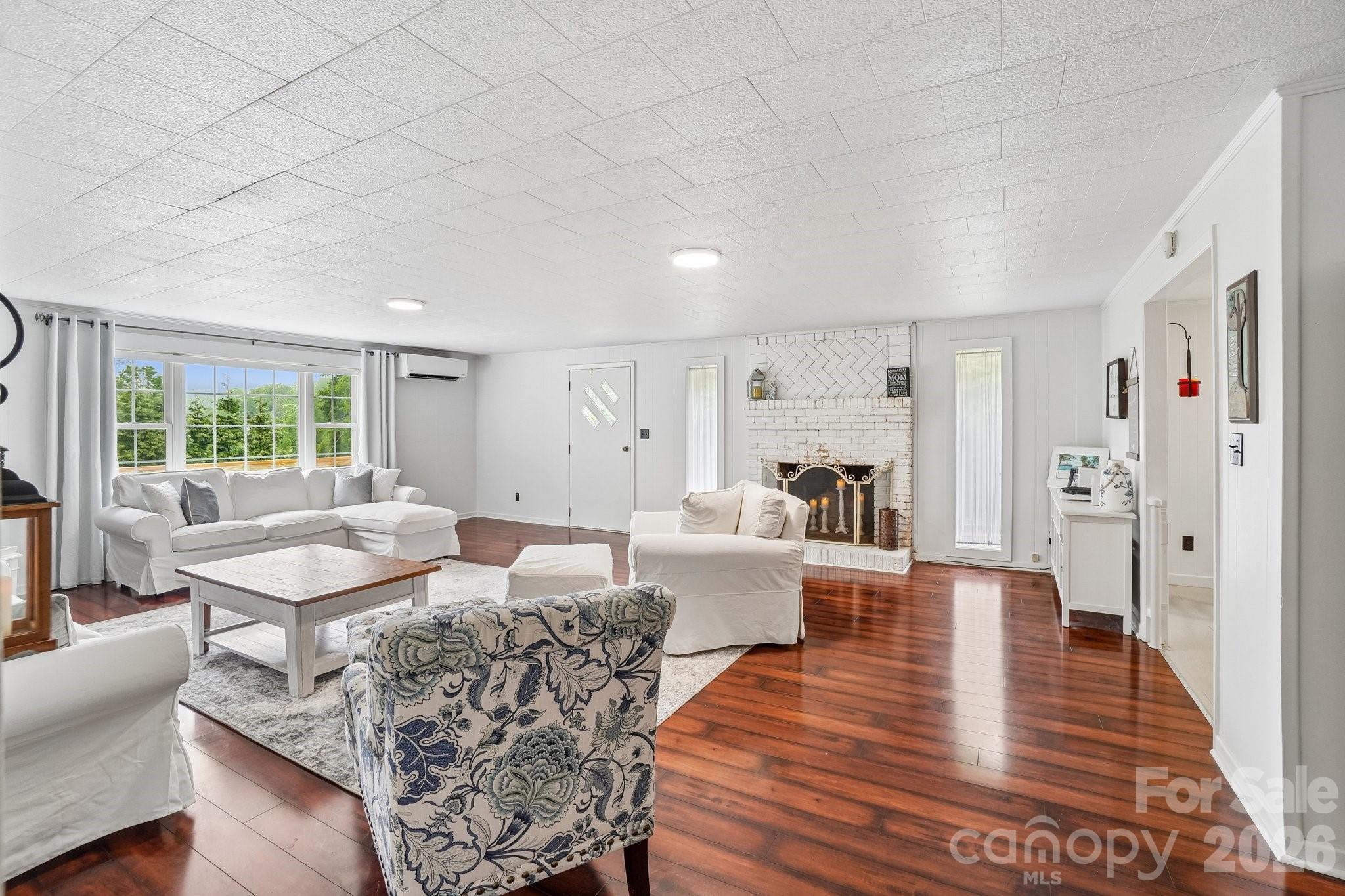 434 Dovers Branch Road — Burnsville