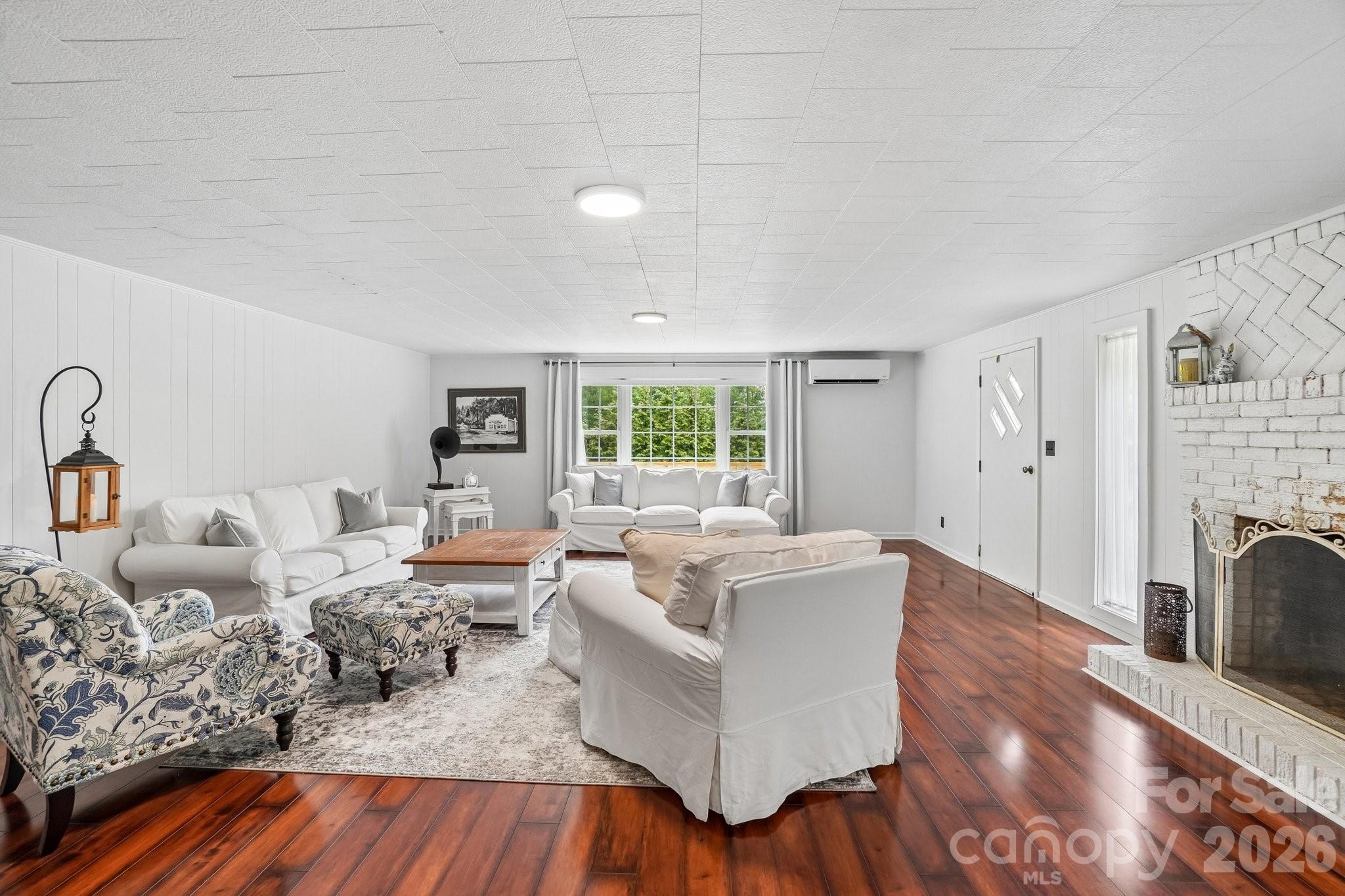 434 Dovers Branch Road — Burnsville