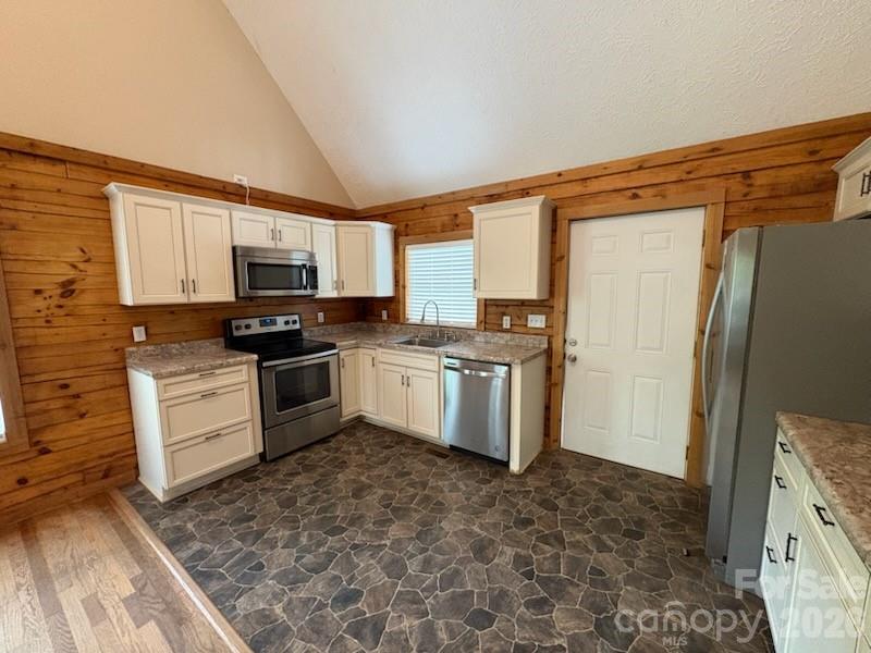 9064 Wildflower Lane — Newland