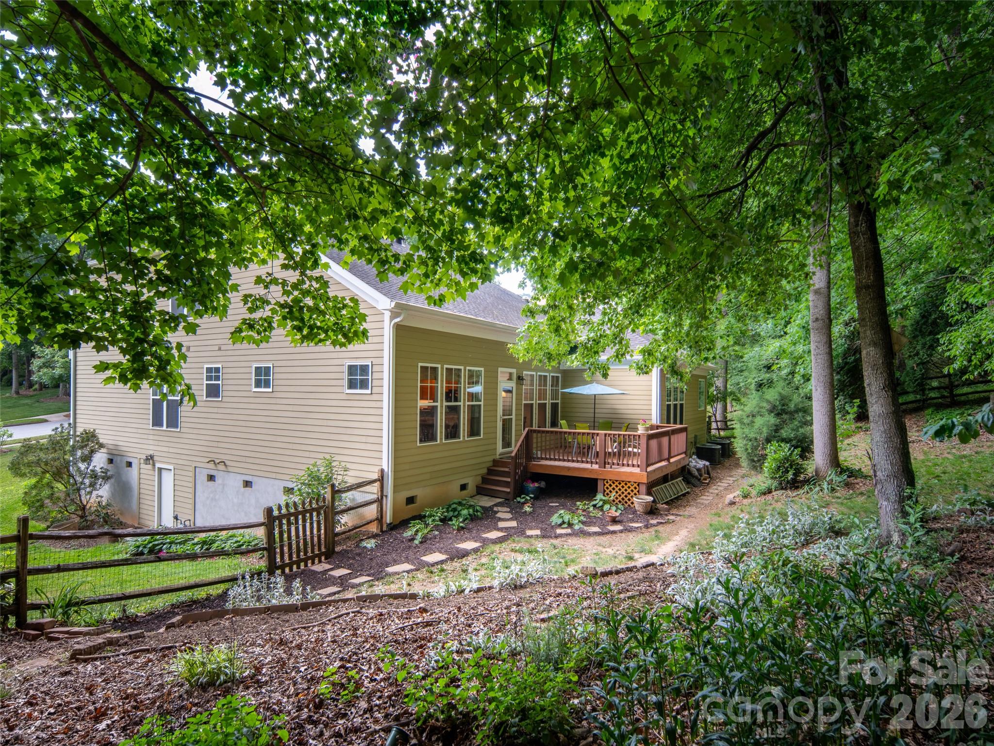 541 Welsh Partridge Circle — Biltmore Lake