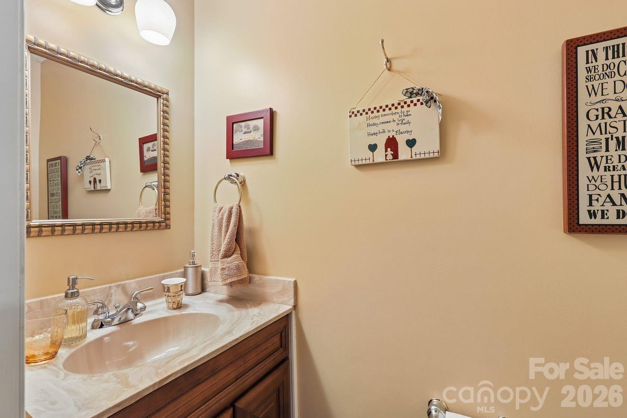 3009 Oakcroft Drive — Matthews