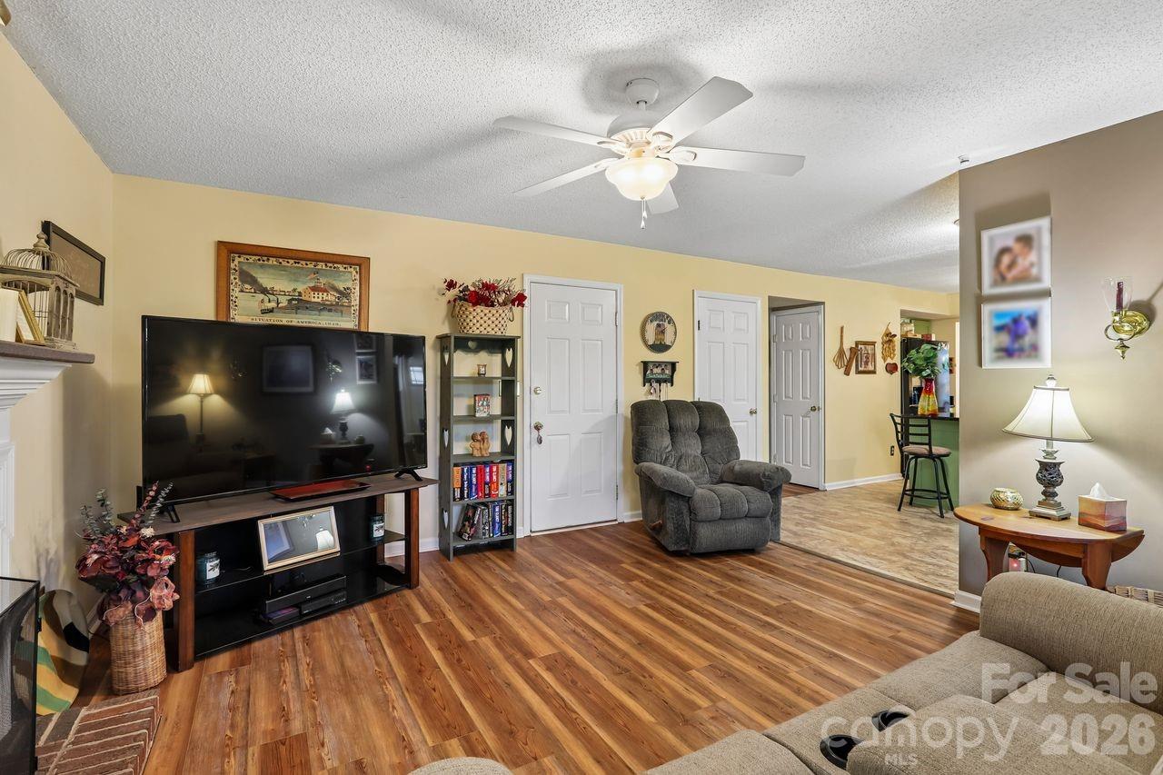 3009 Oakcroft Drive — Matthews