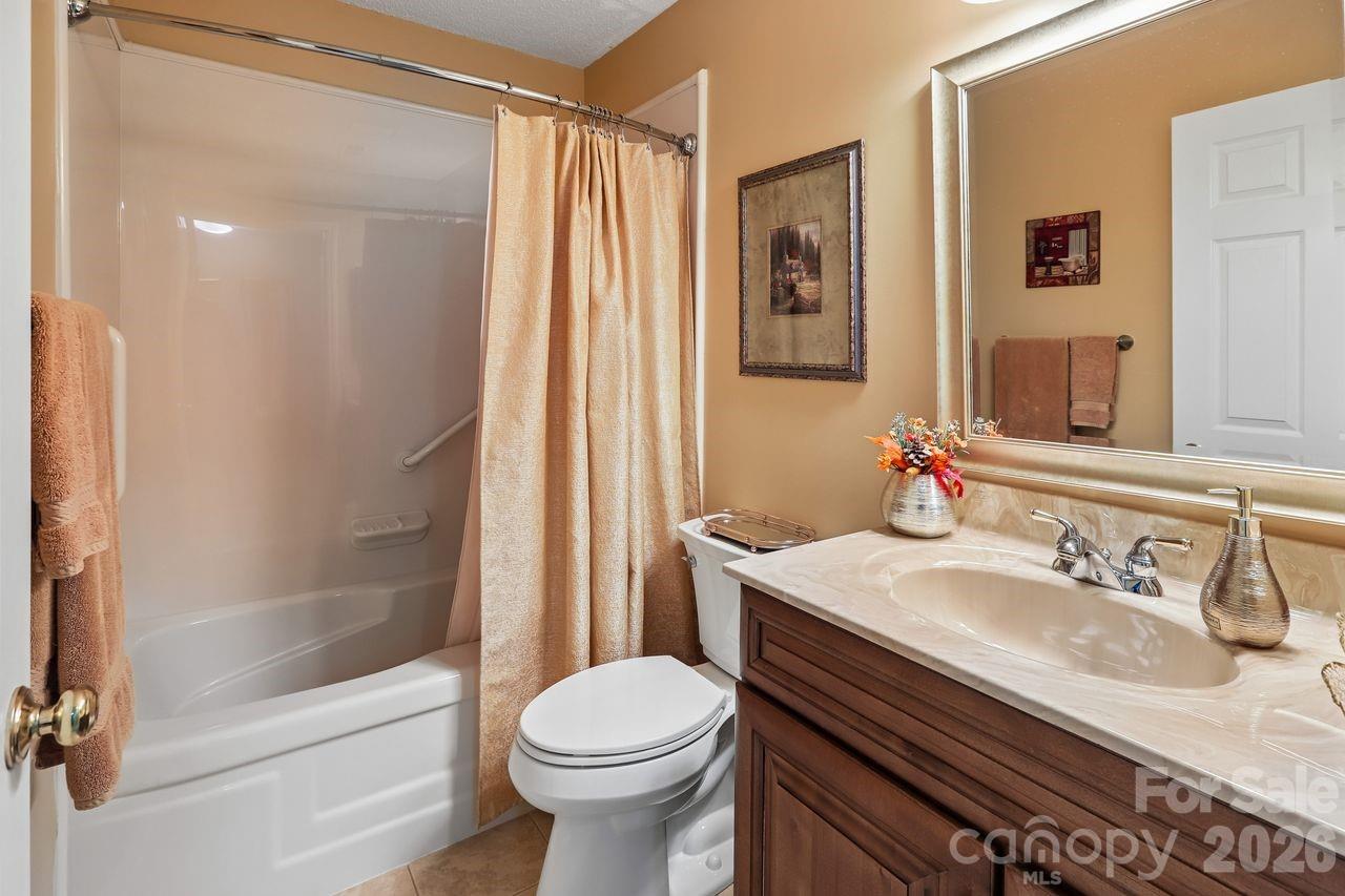 3009 Oakcroft Drive — Matthews