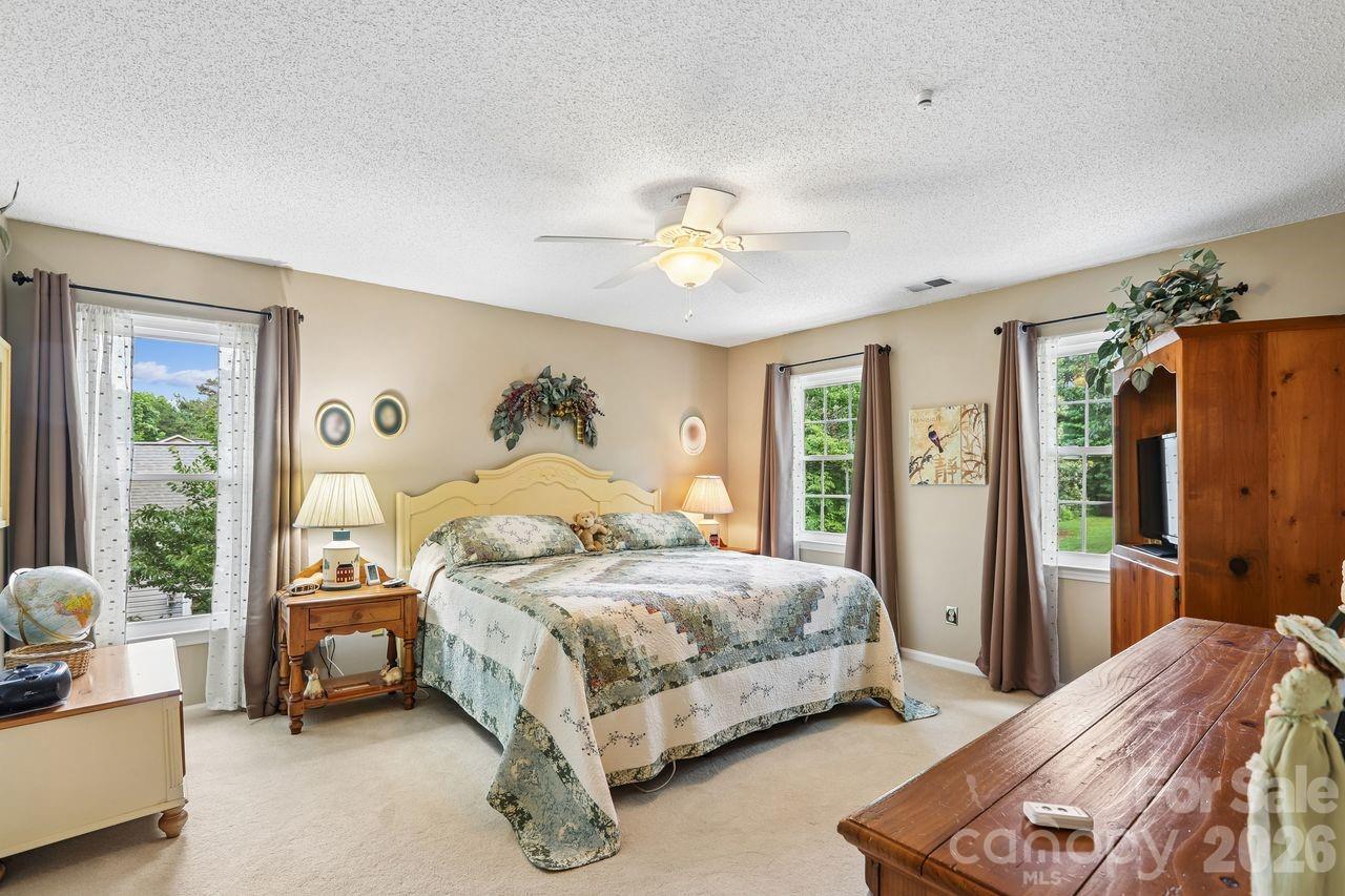 3009 Oakcroft Drive — Matthews
