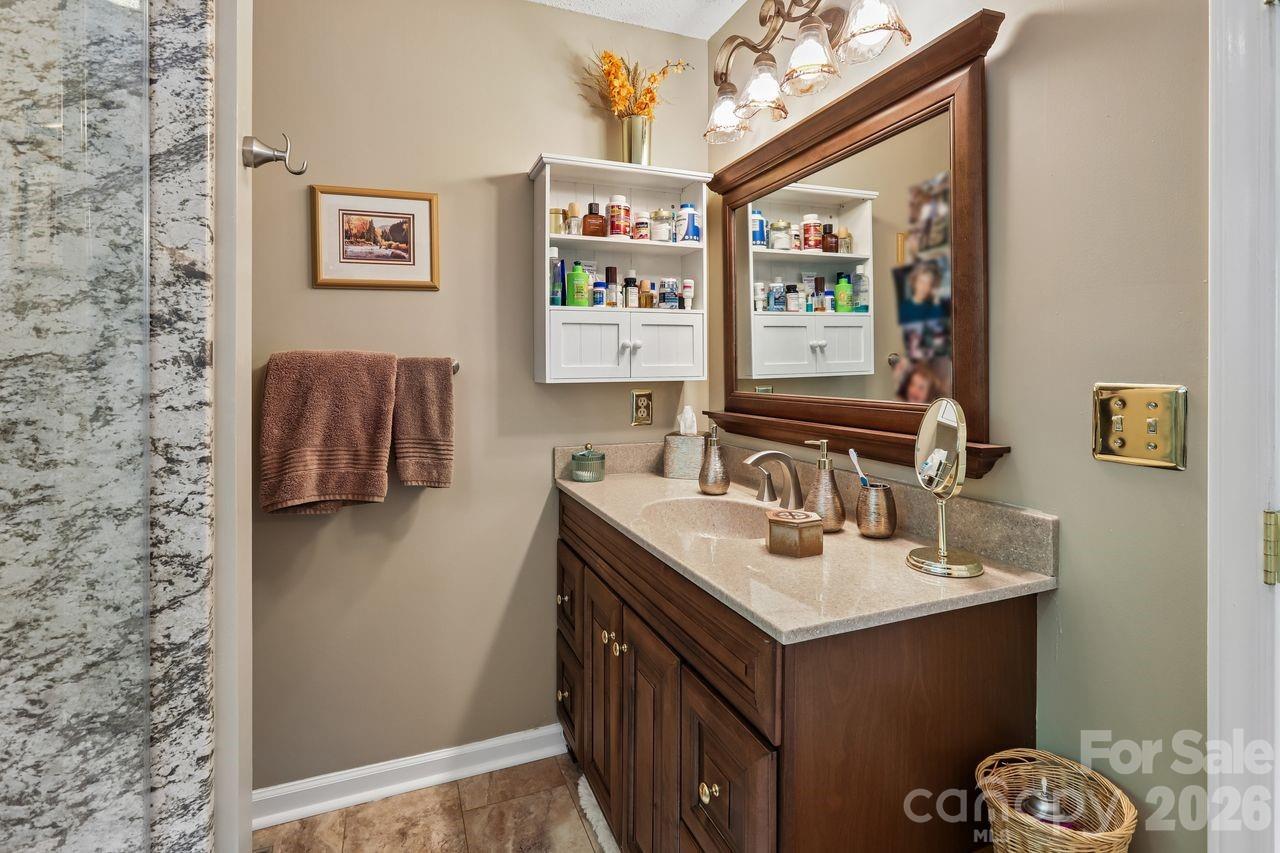 3009 Oakcroft Drive — Matthews