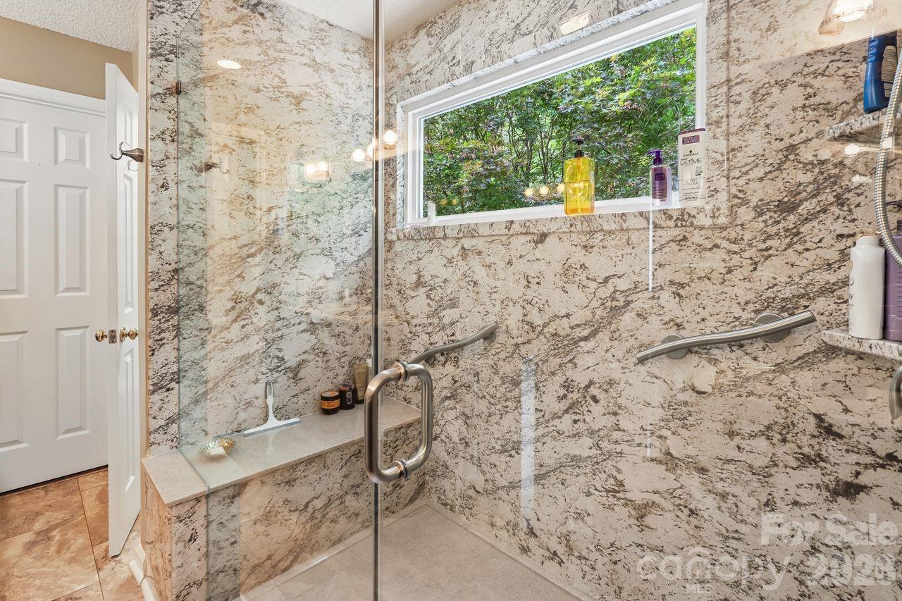 3009 Oakcroft Drive — Matthews