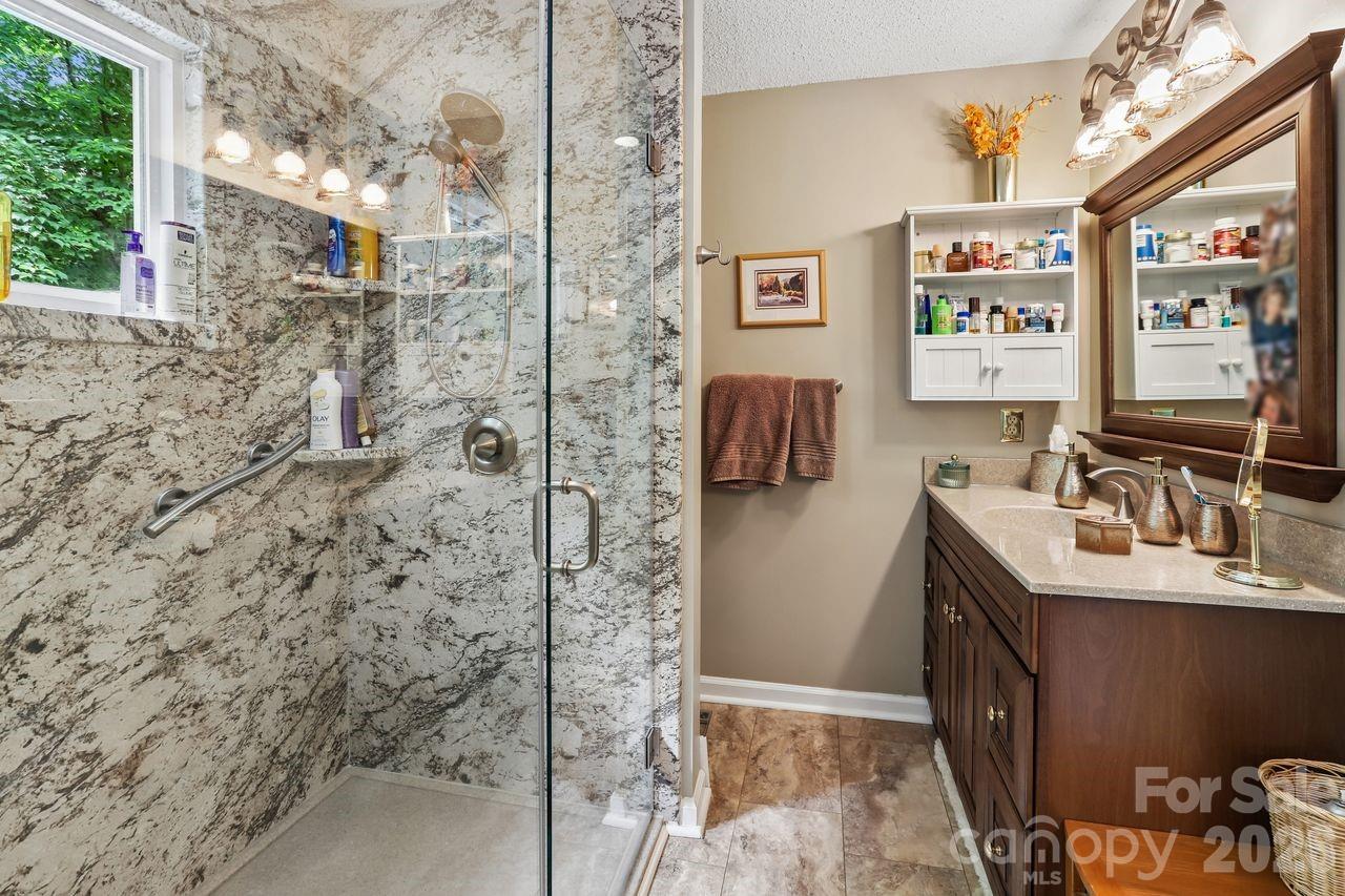 3009 Oakcroft Drive — Matthews