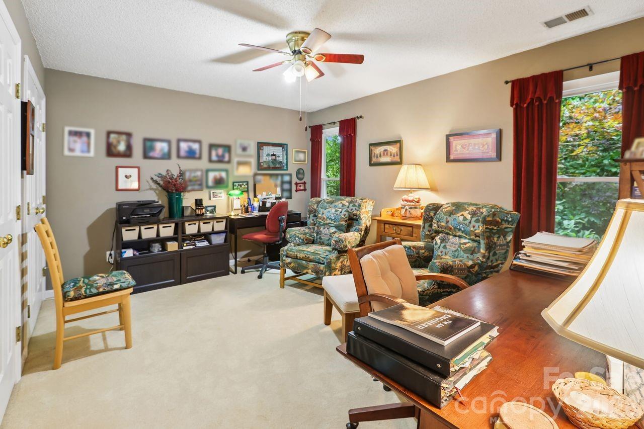 3009 Oakcroft Drive — Matthews