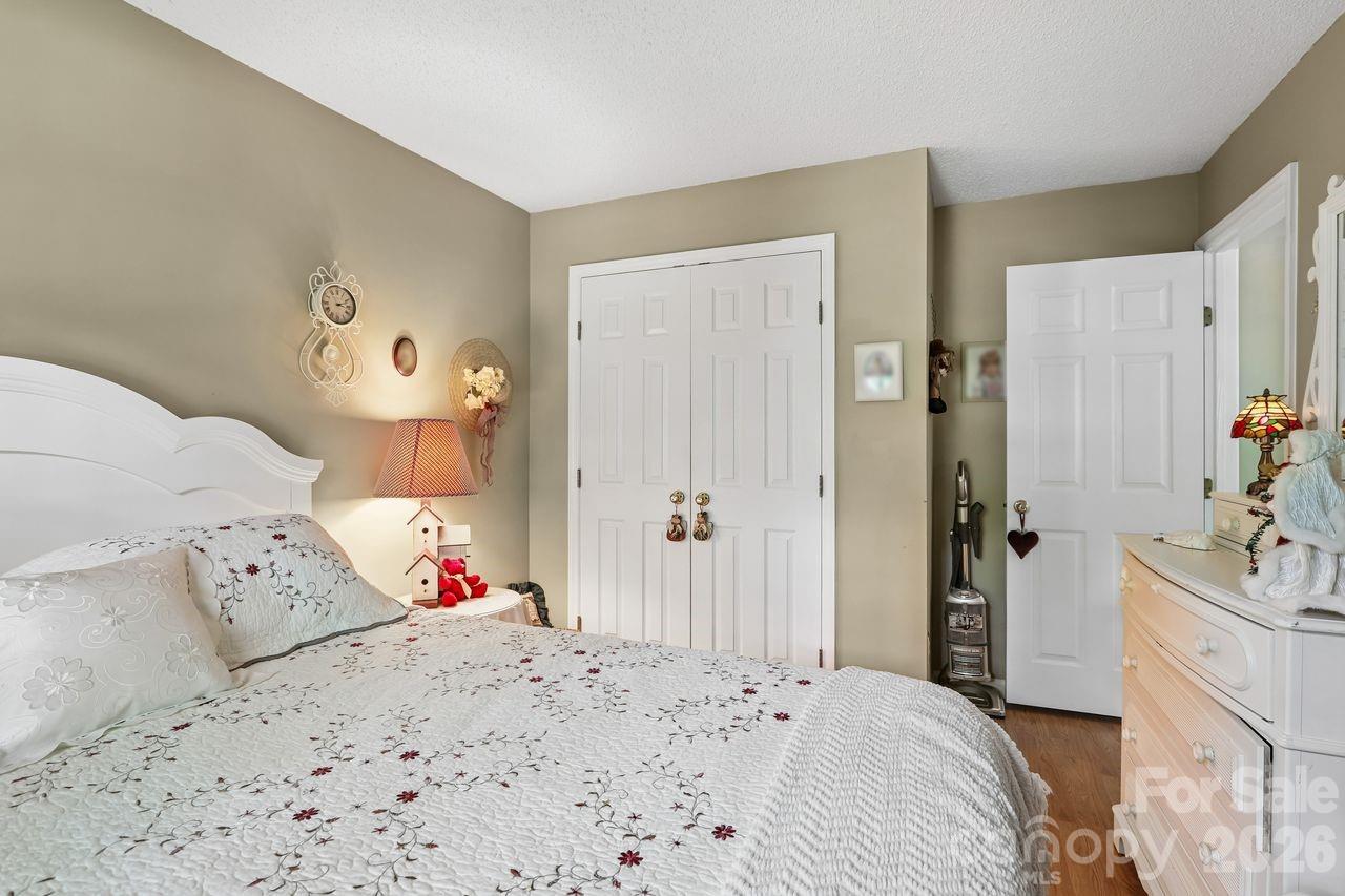 3009 Oakcroft Drive — Matthews