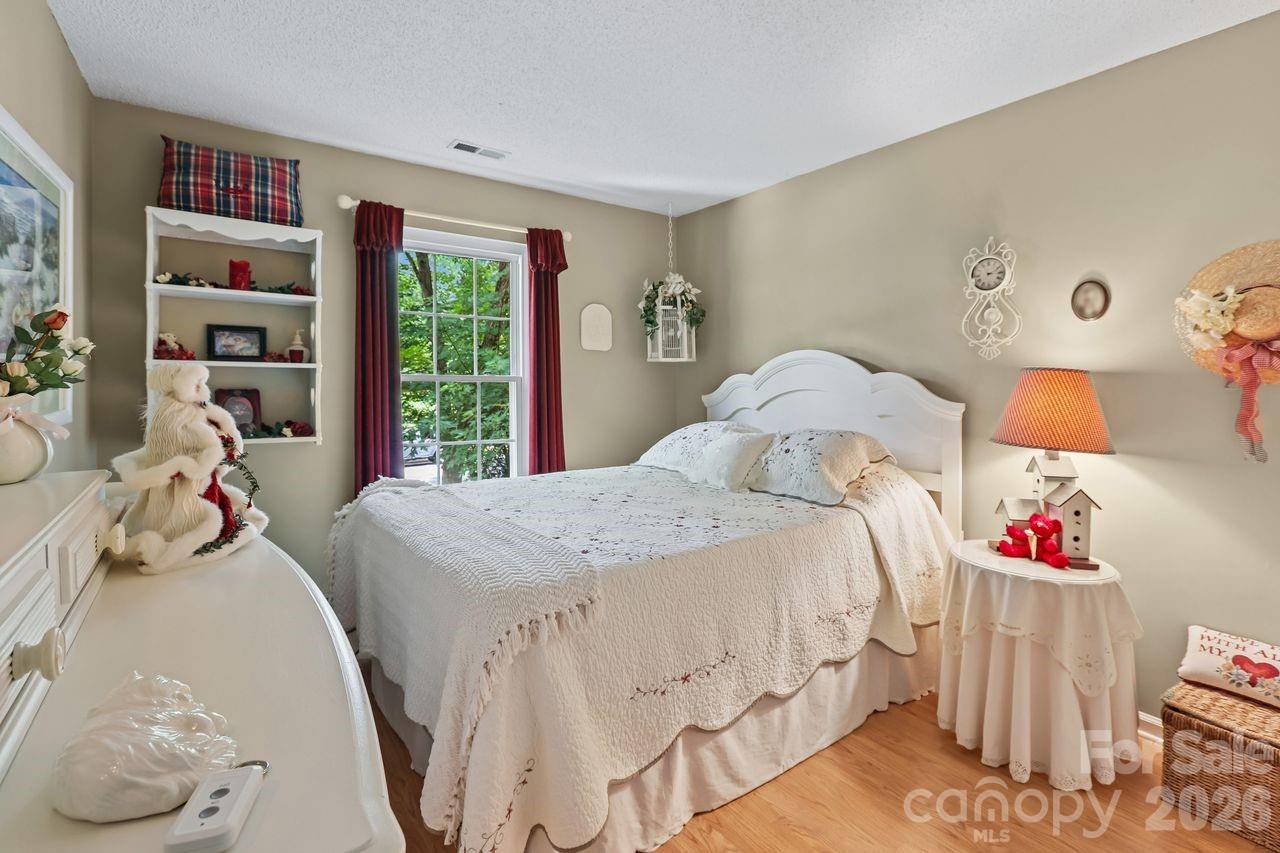 3009 Oakcroft Drive — Matthews