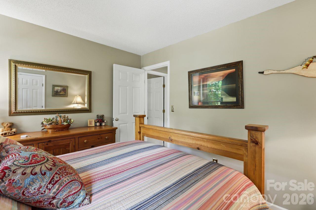 3009 Oakcroft Drive — Matthews