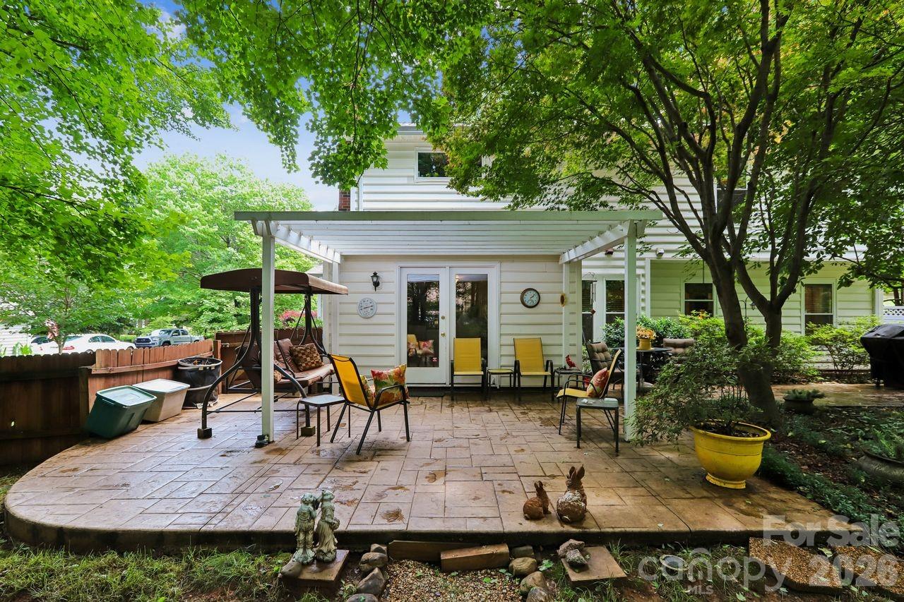 3009 Oakcroft Drive — Matthews